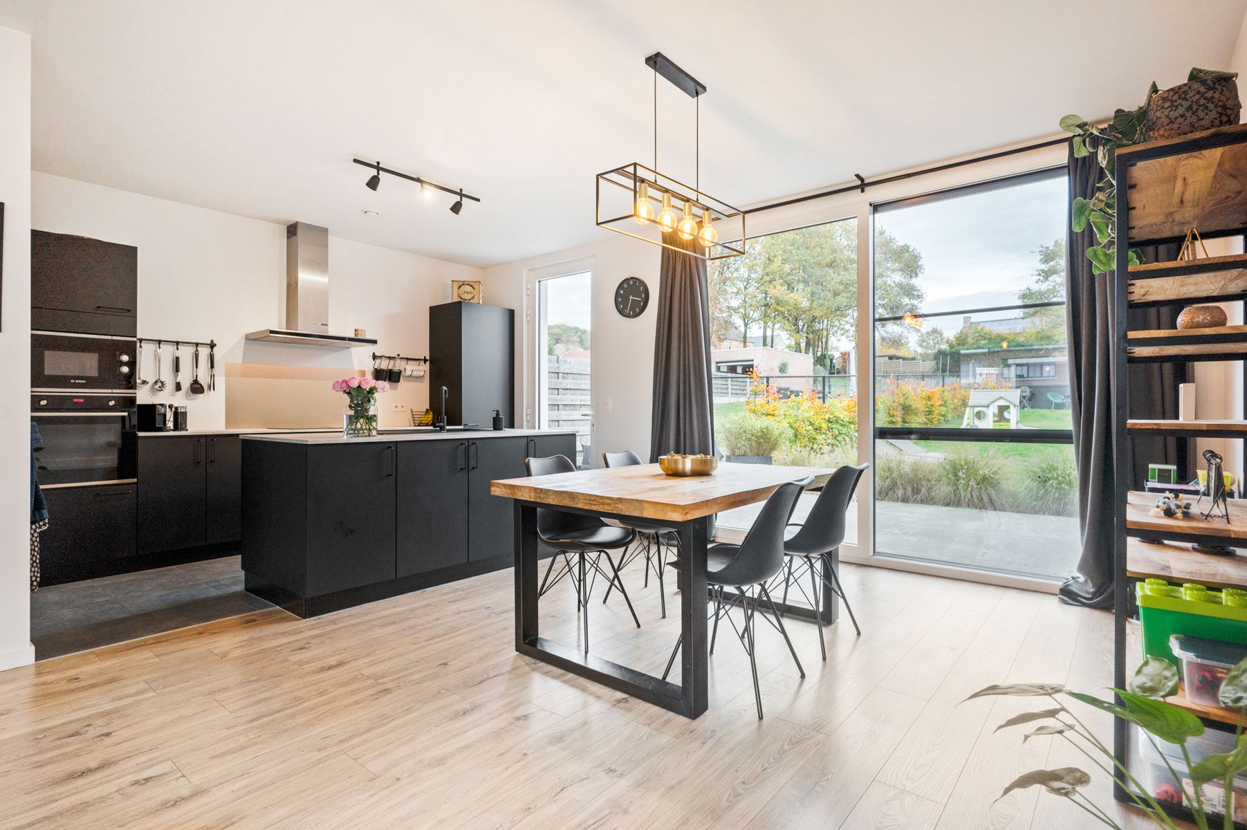 Gezinswoning met grote tuin en energiezuinige troeven foto 2