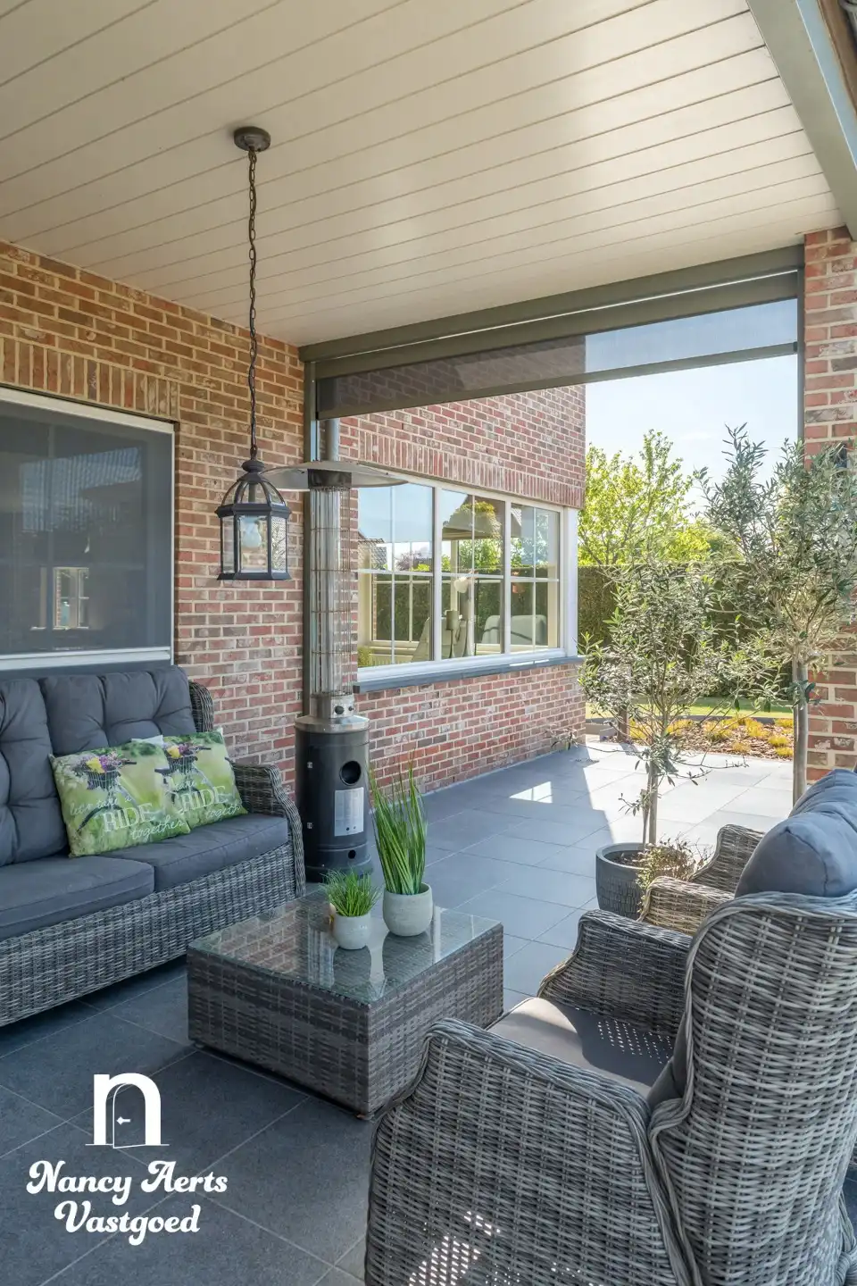 Instapklare woning met goed draaiende kapperszaak aan huis foto 56