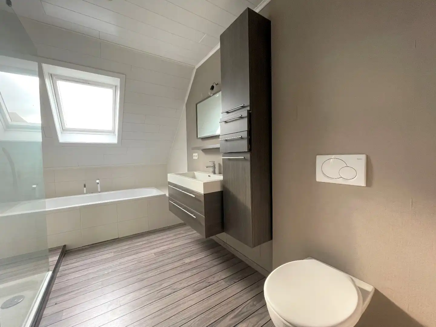 Ruime  woning met 4 slaapkamers en terras in centrum Tielt foto 6