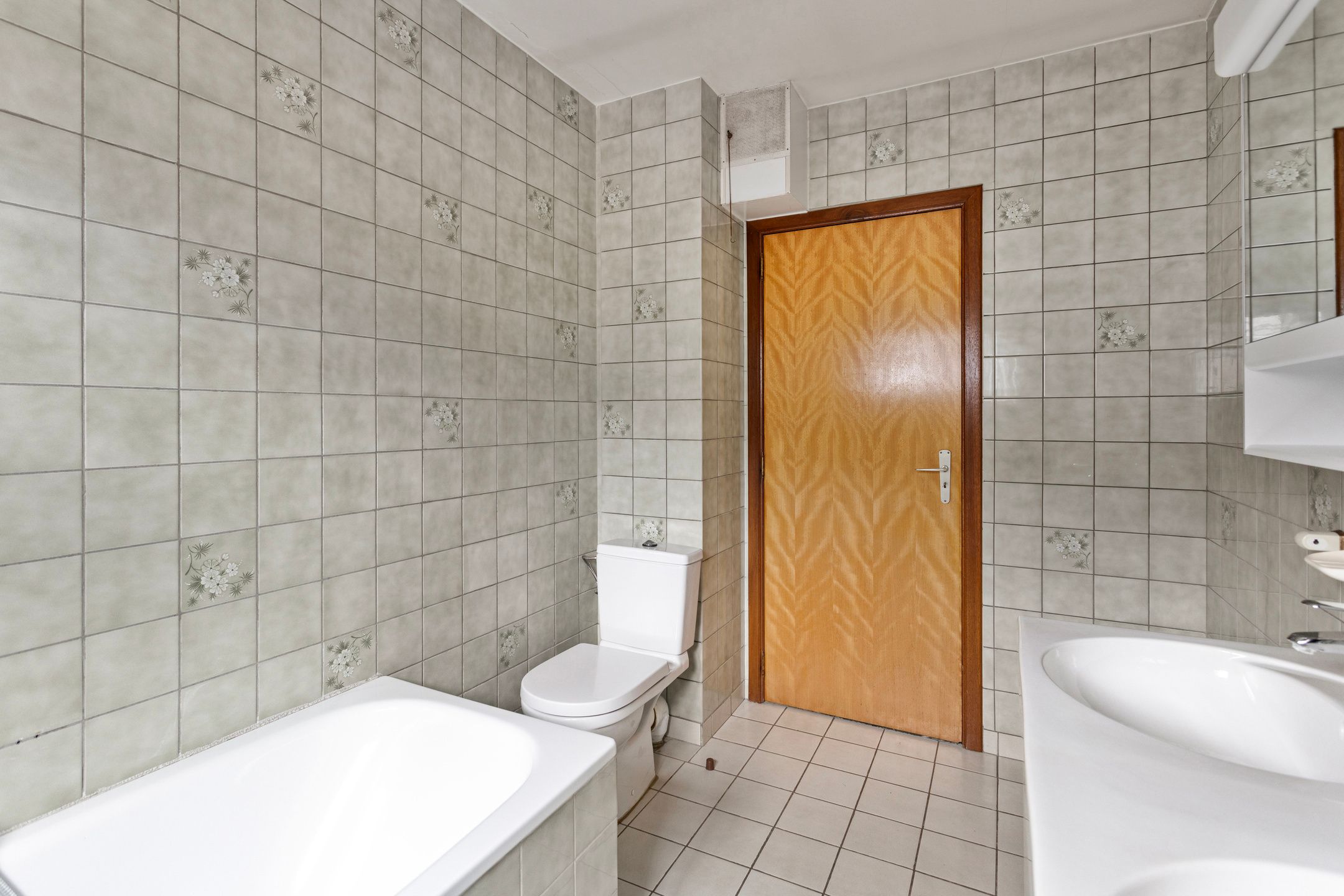 Ruime, te renoveren woning op perceel van 8a70 foto 18