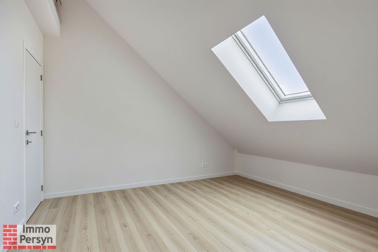 Moderne gezinswoning met 3 slaapkamers en gezellige tuin foto 19