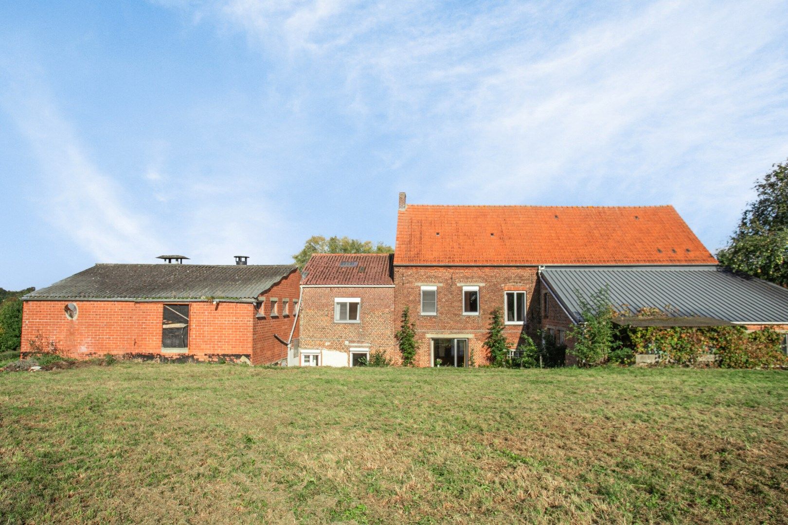 Ruime, rustig gelegen hoeve in Hoksem - bewoonbare opp. 225 m² - totale oppervlakte 525 m² - EPC 787 KWh/m² foto 5