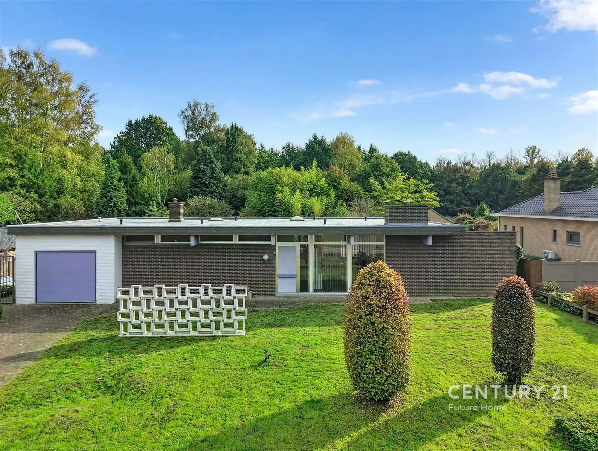 Hoofdfoto van de publicatie: Karaktervolle architecturale woning met veel potentieel