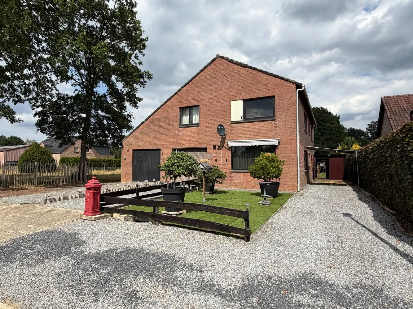 Hoofdfoto van de publicatie: Rustig gelegen tweewoonst op een perceel van 11a 39ca te Zonhoven
