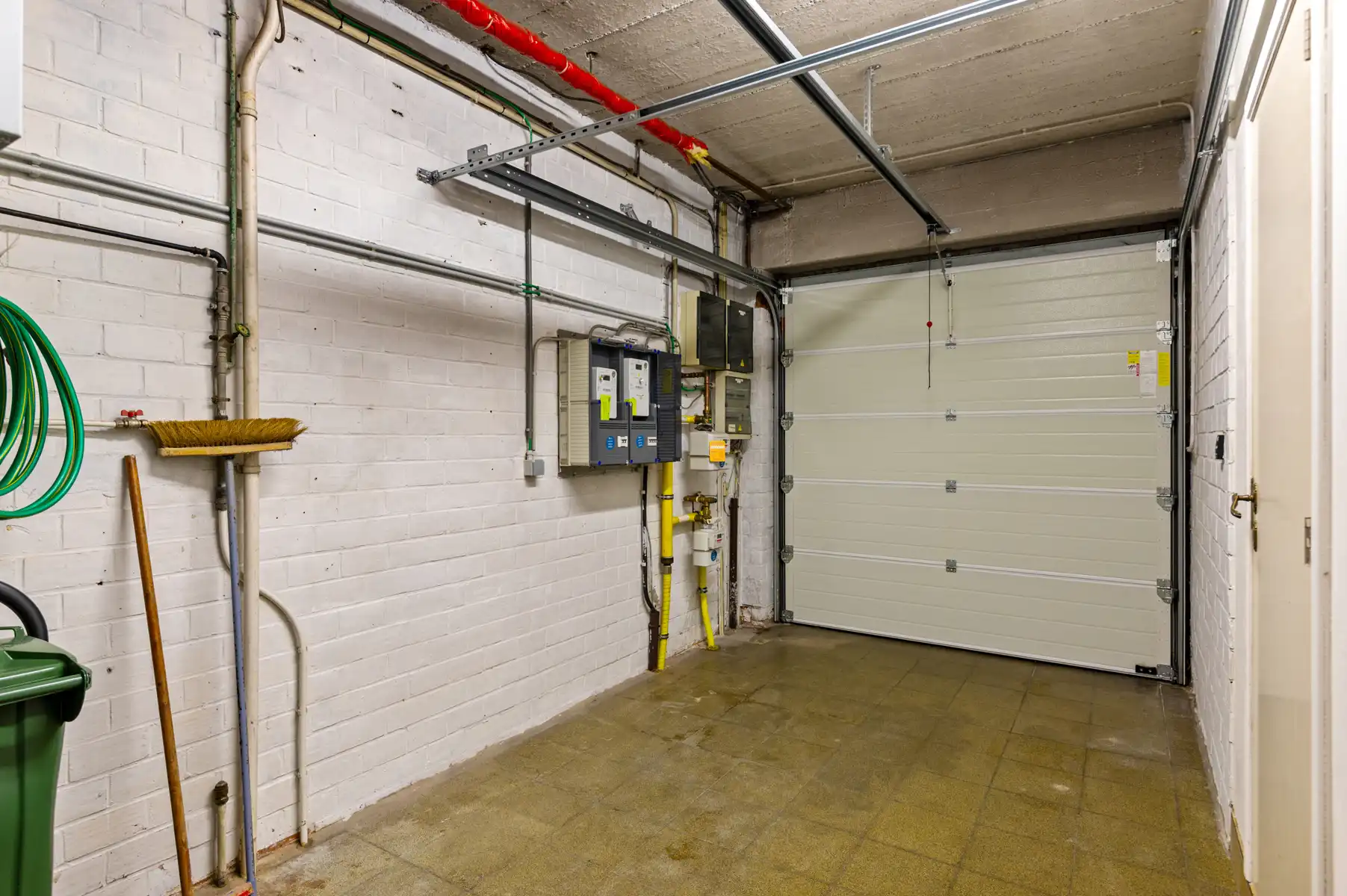 Gelijkvloers handelsruimte met koer én woonst op verdieping foto 13