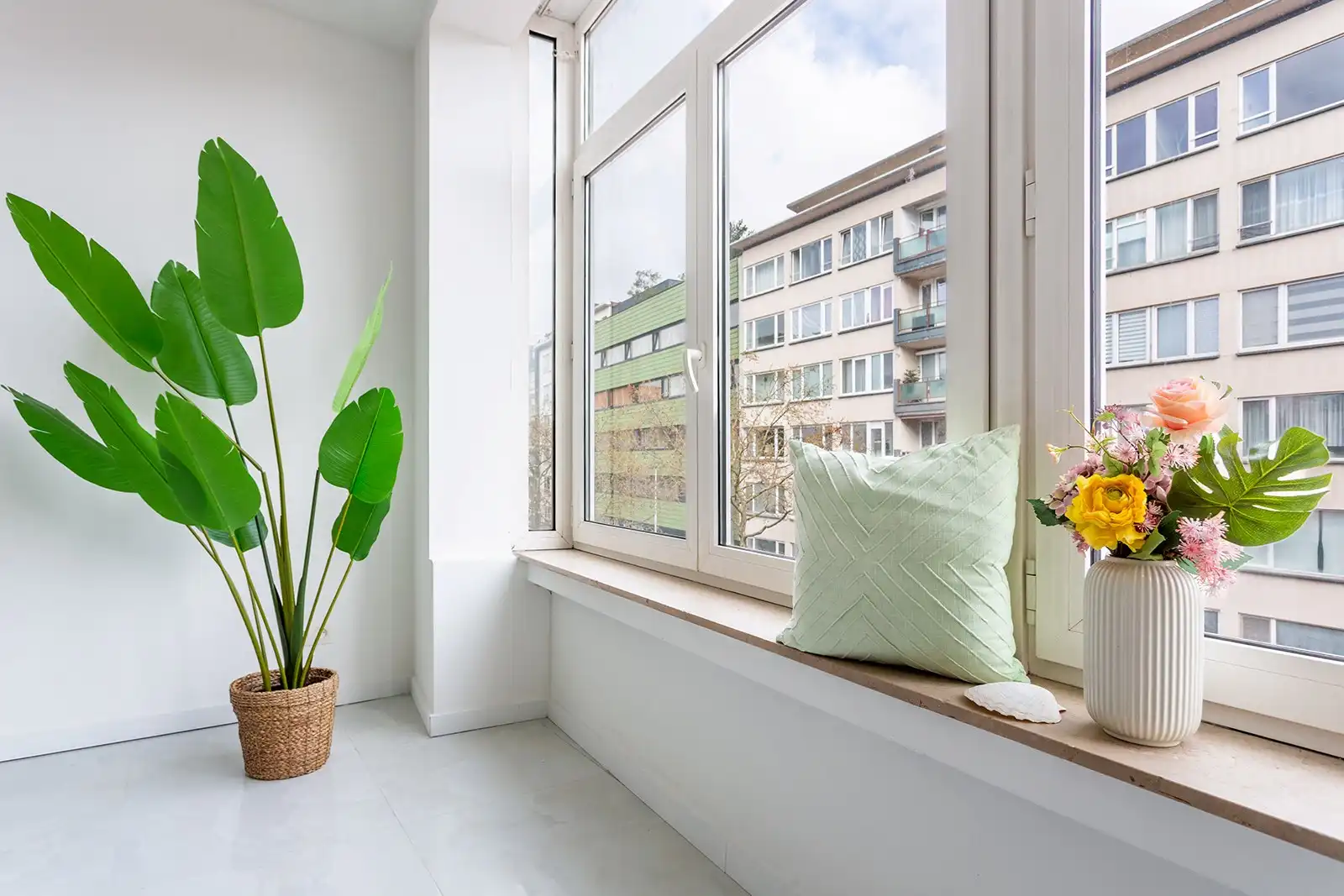 Recent gerenoveerd app. met 2 slpks en 2 terrassen foto 7