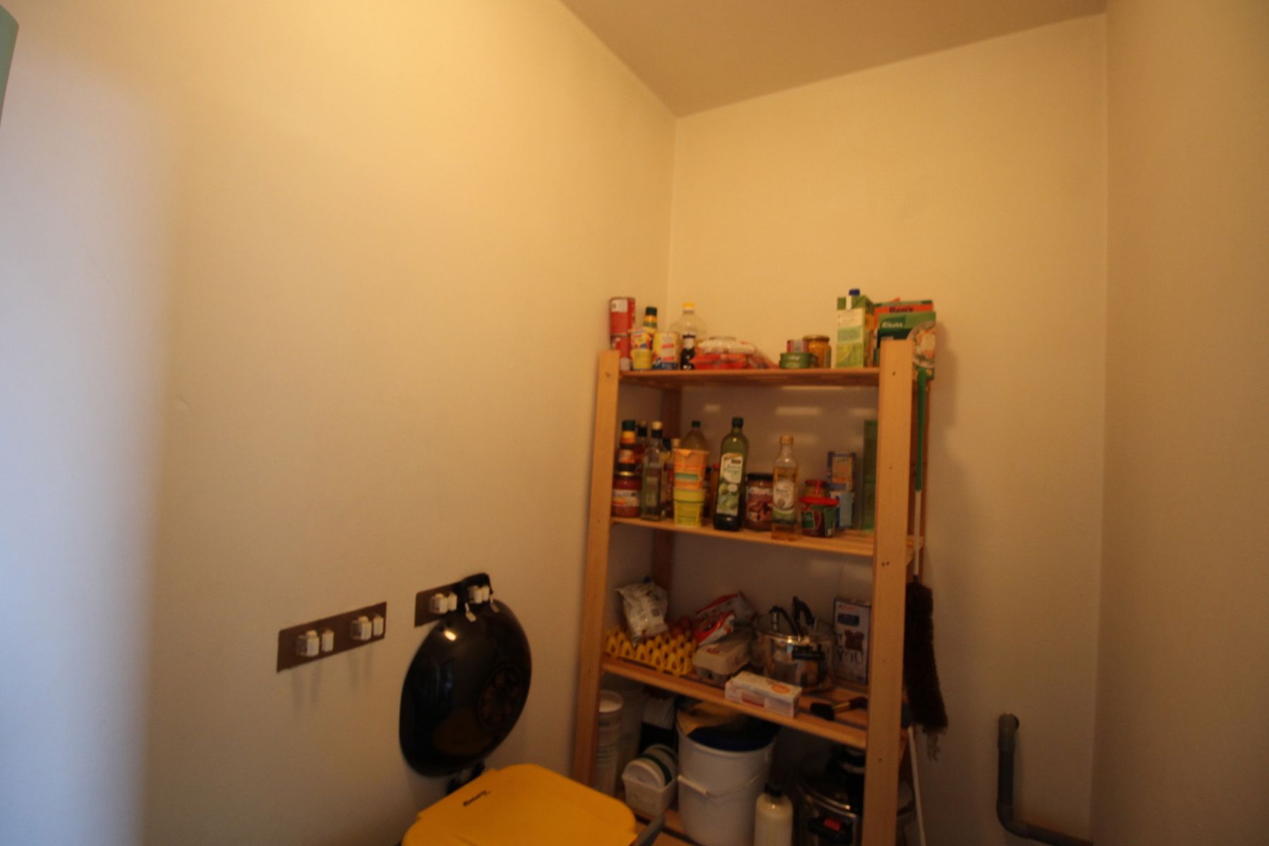 Ruim dakappartement op de tweede verdieping rechts met garagebox. foto 10