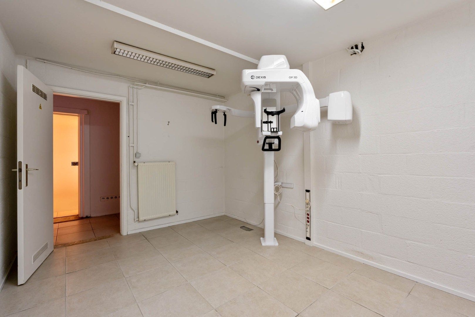 Ruim, zeer energiezuinig kantoor in het centrum van Neeroeteren met diverse mogelijkheden!   foto 23