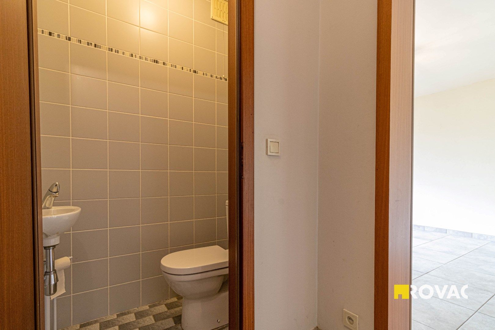 Lichtrijk appartement met 1 slaapkamer nabij de N36 foto 8