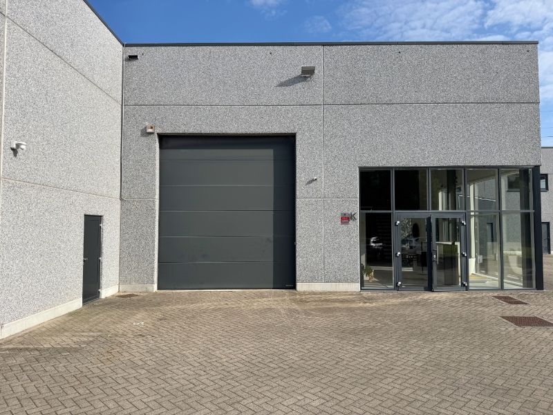 Showroom met kantoor en opslag te koop foto 2
