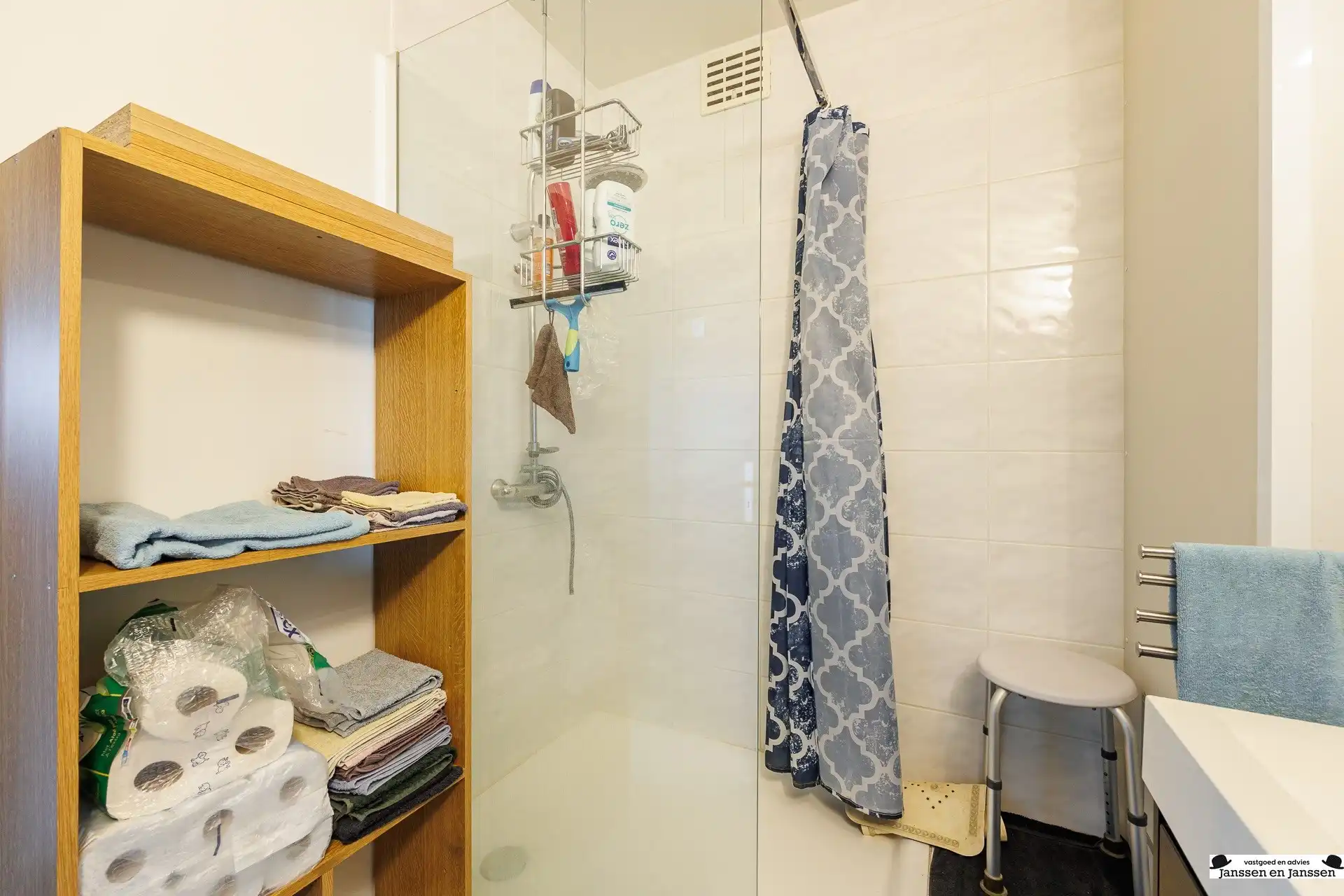 Bemeubeld 2-slaapkamerappartement met prachtig uitzicht! foto 12