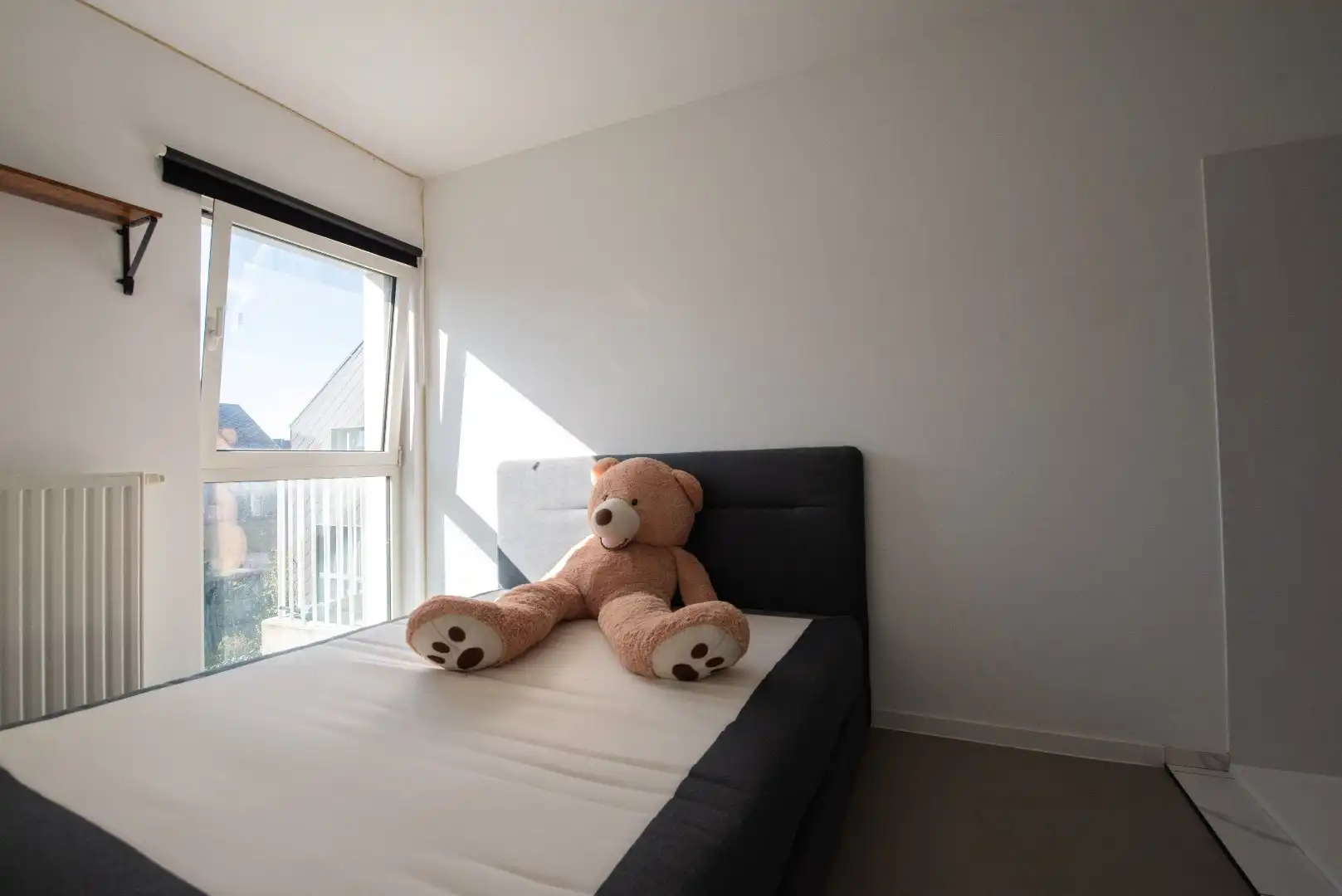 Gemeubeld appartement met autostaanplaats foto 13