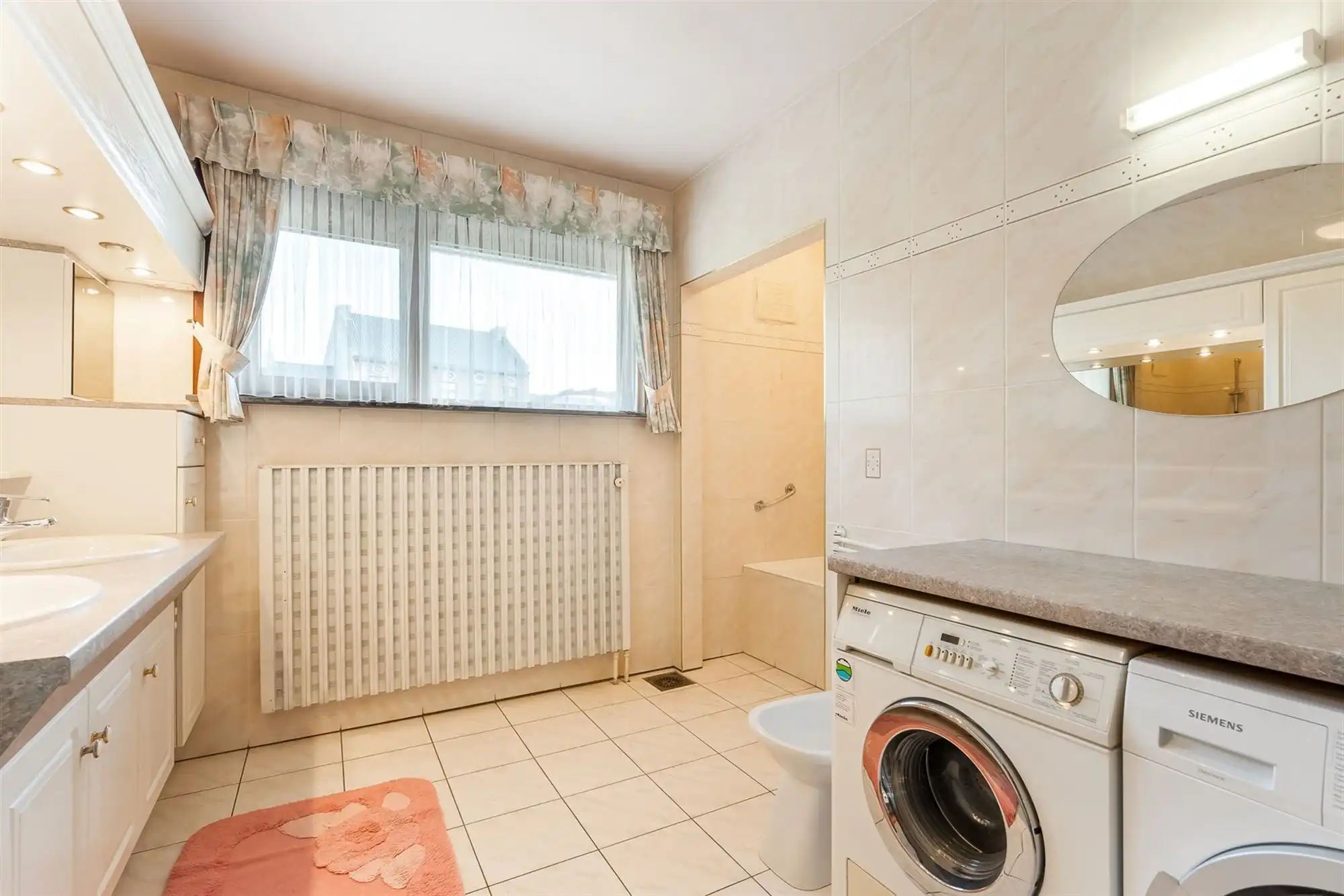 OP TE FRISSEN GELIJKVLOERSE WONING MET 3 SLAAPKAMERS OP EEN RUIM PERCEEL IN HET CENTRUM VAN OOSTHAM foto 11