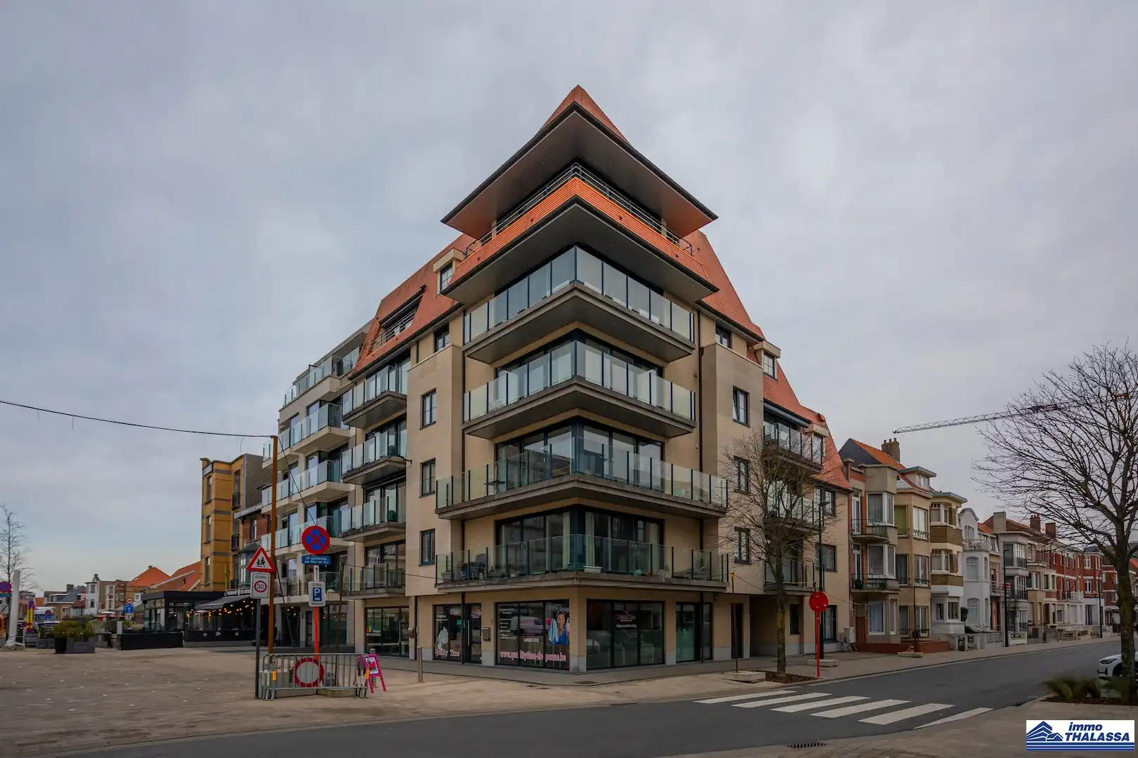 Appartement aan de grote Markt in De Panne foto {{pictureIndex}}