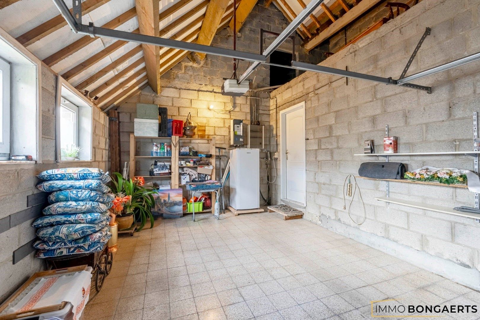 Ruime, rustig gelegen woning met drie slaapkamers foto 24