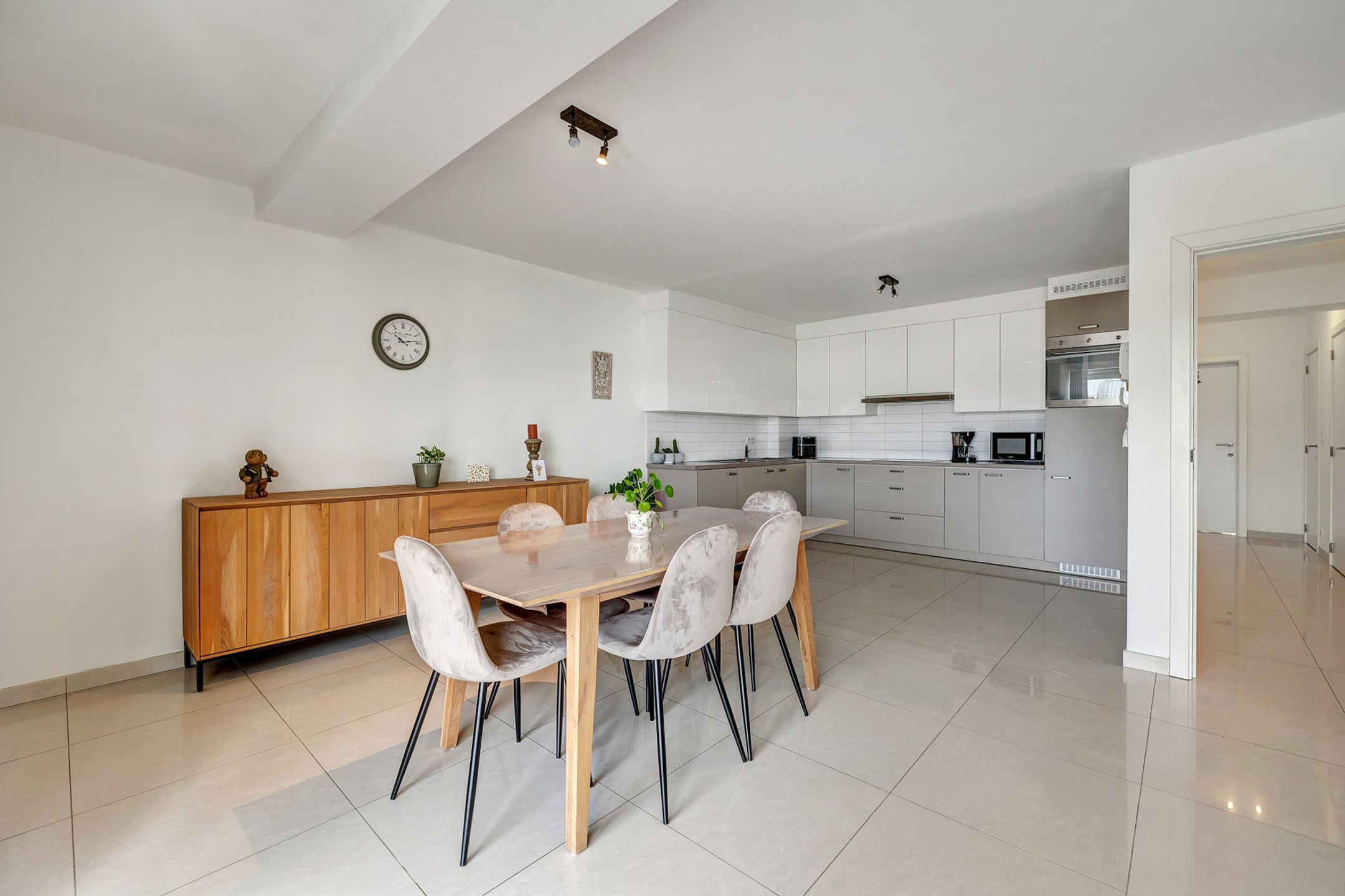 Instapklaar appartement met garage en ruime kelderberging foto 6