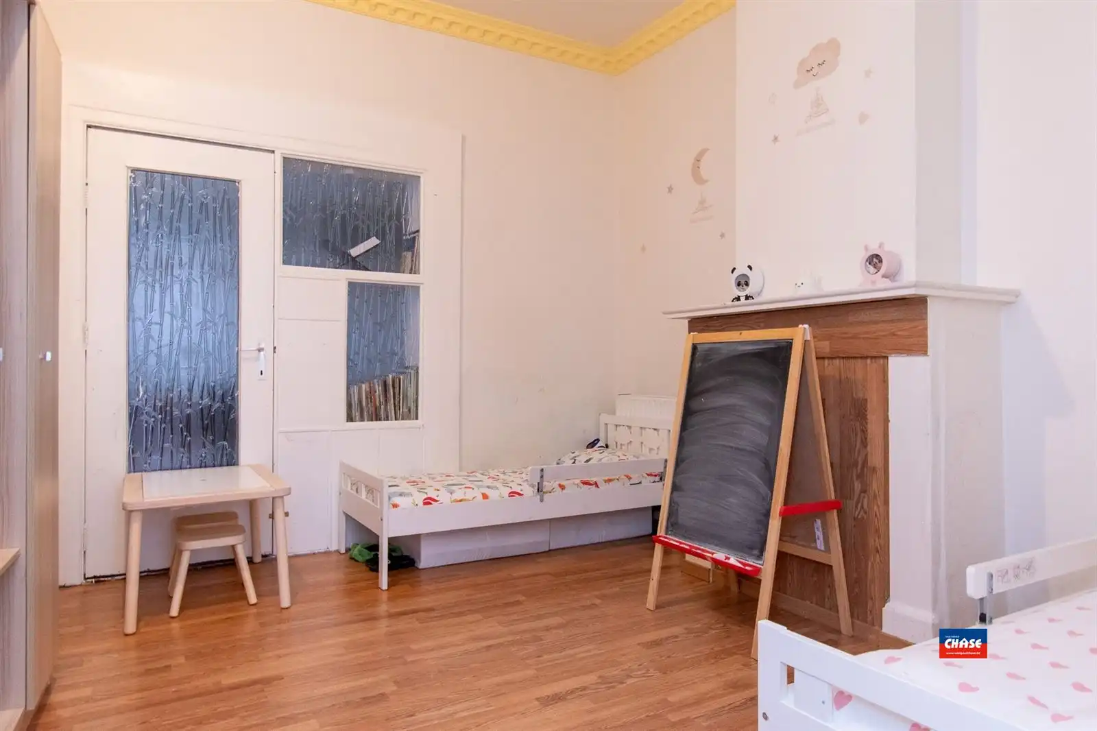 Woonhuis met tien slaapkamers en hangaar foto 4