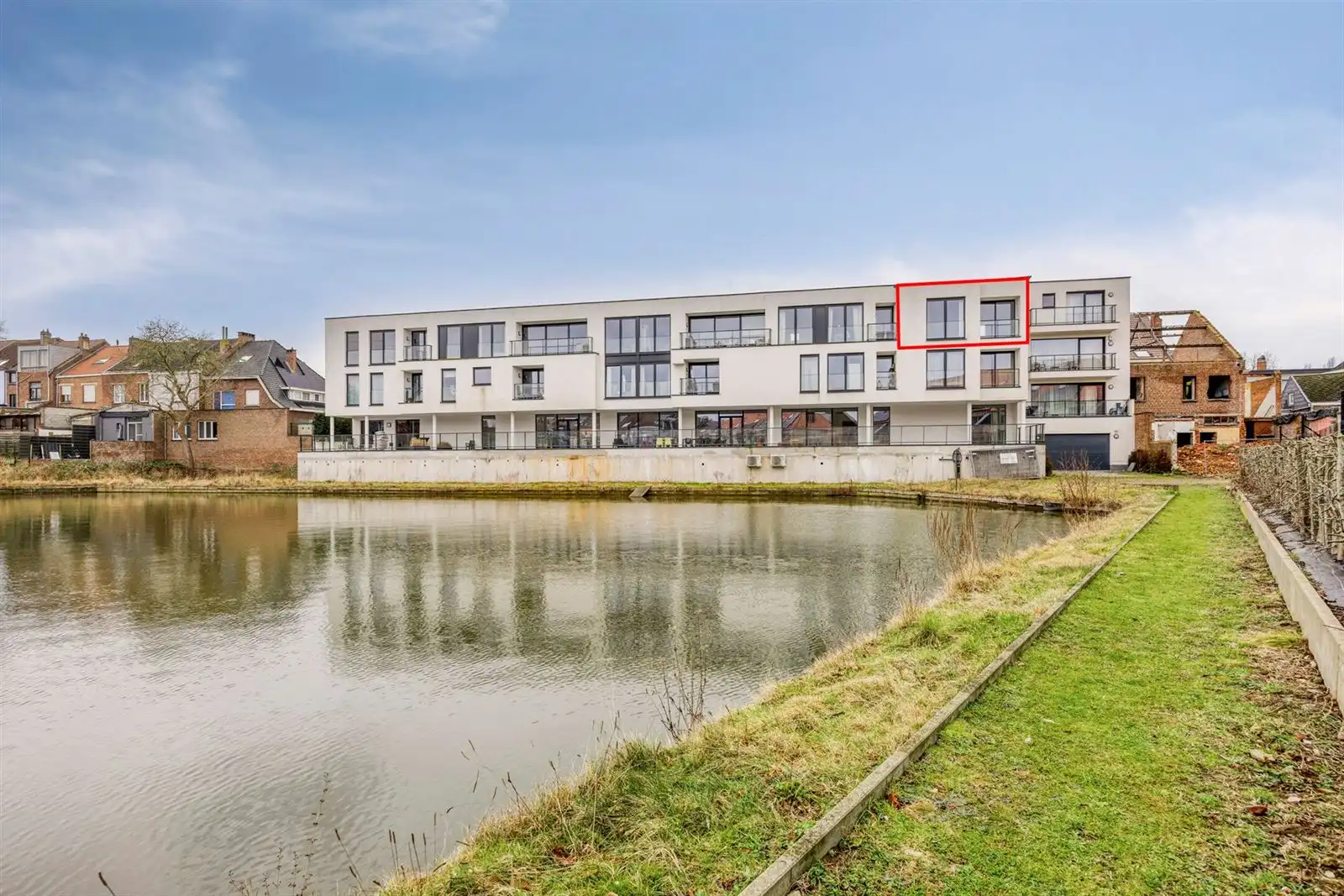 Modern assistentie appartement (1 slaapkamer) te Halle foto {{pictureIndex}}