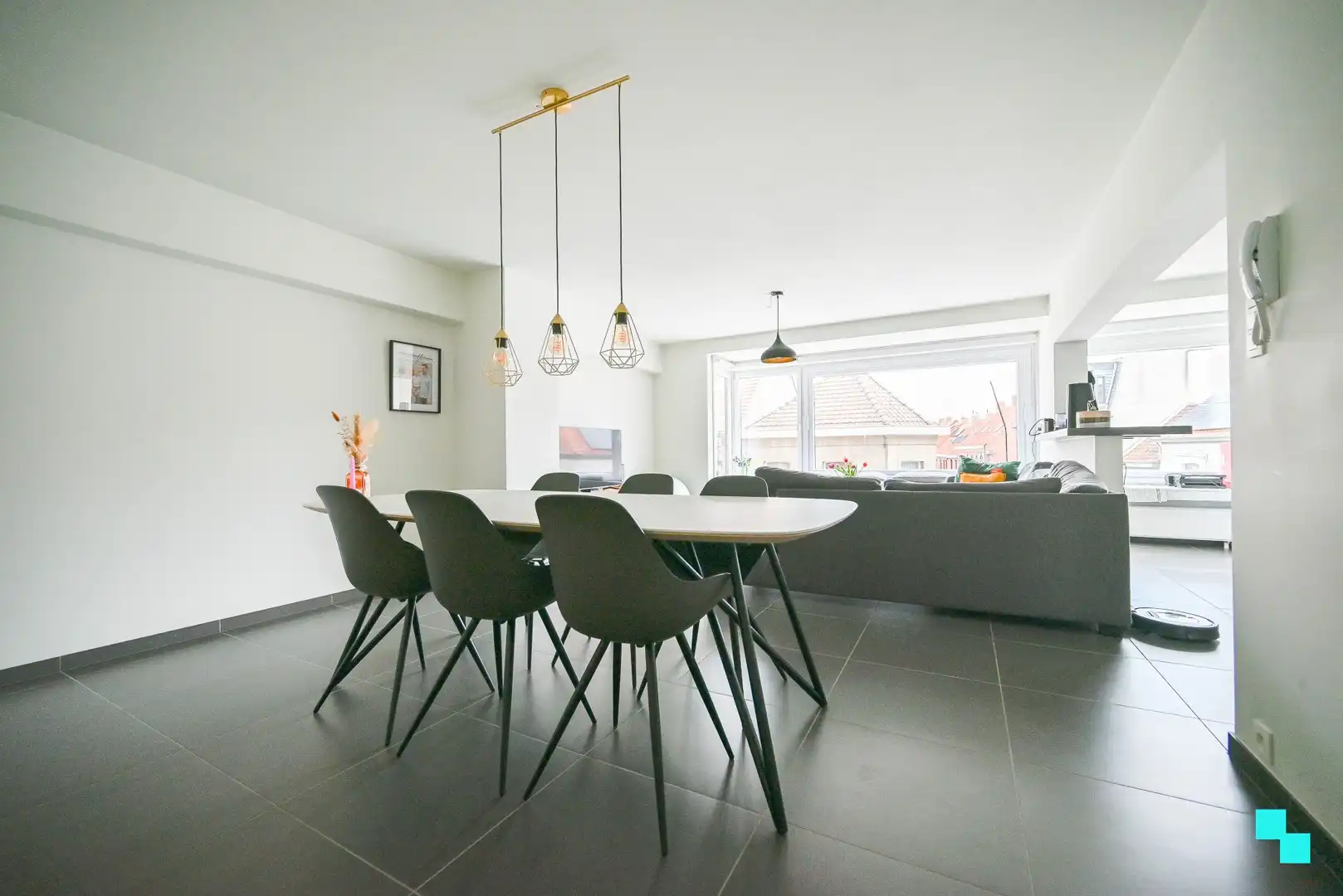 Verrassend ruim en compleet gerenoveerd appartement in hartje Izegem foto 7