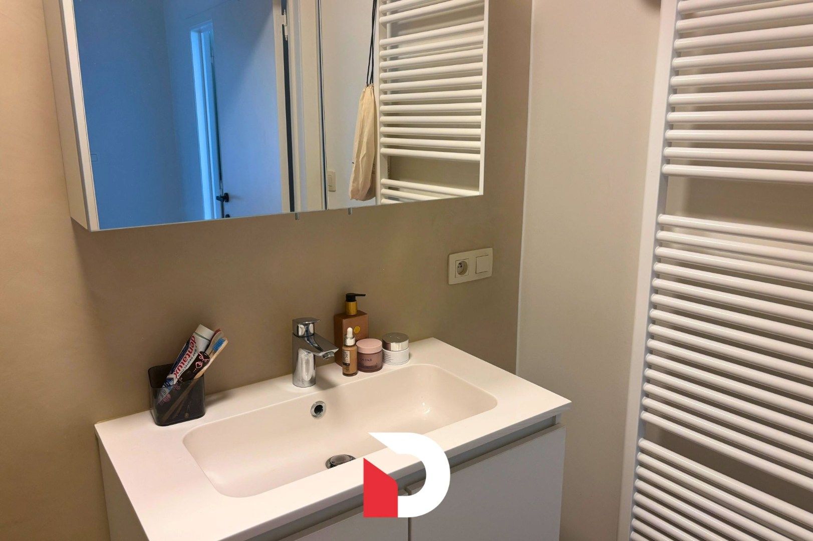 Rustig en lichtrijk appartement met drie slaapkamers en garagebox foto 12