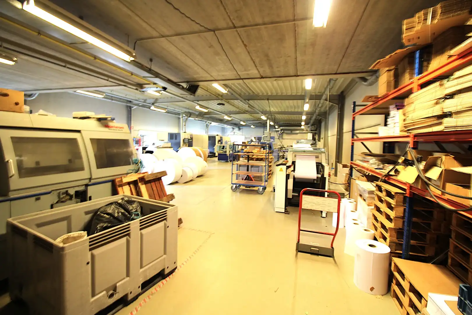 Modern bedrijfsgebouw van 540m² voor atelier- of opslagruimte op een perceel van 1.845m² foto 9