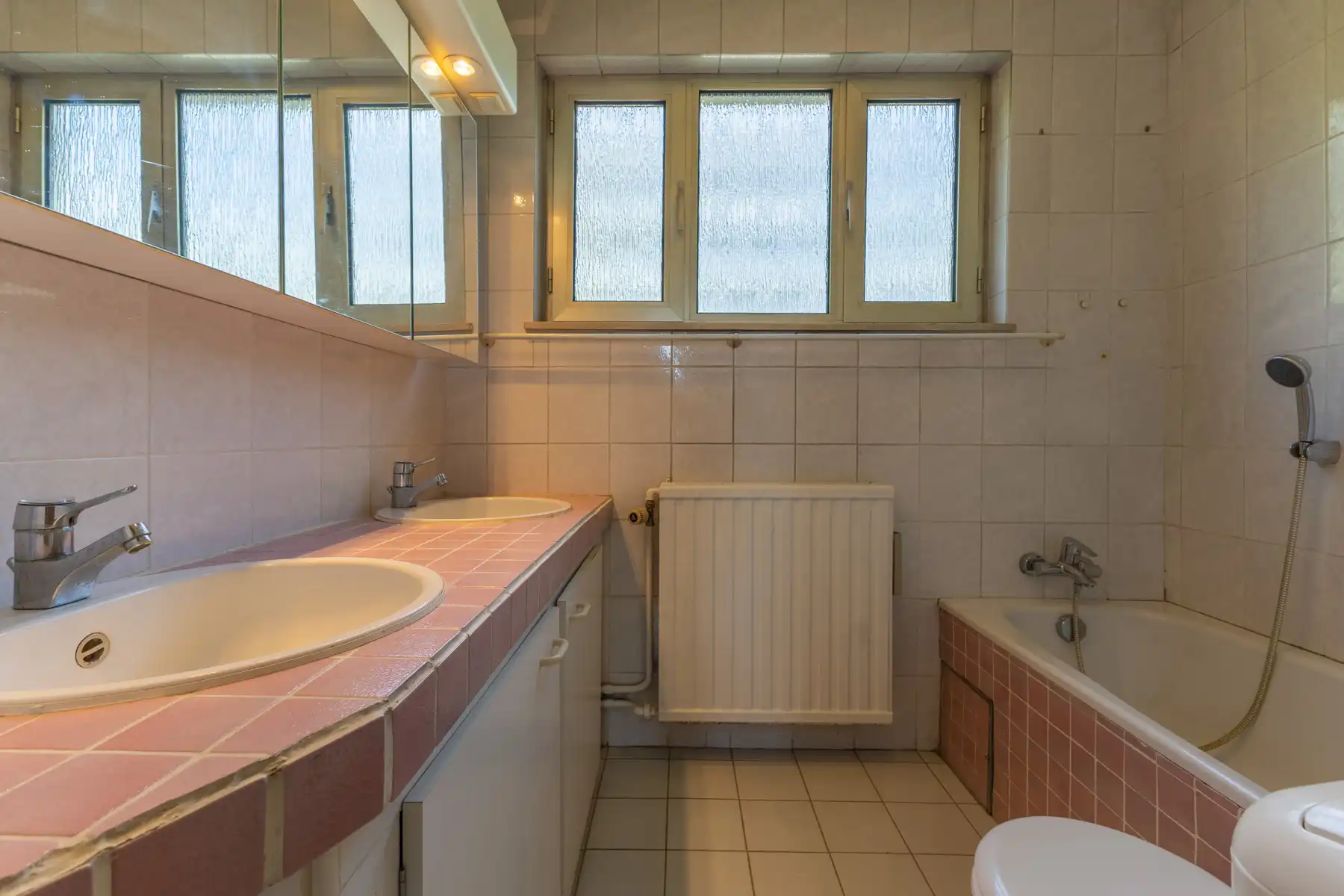 Gunstig gelegen woning met 3 slaapkamers, bureel en tuin foto 17