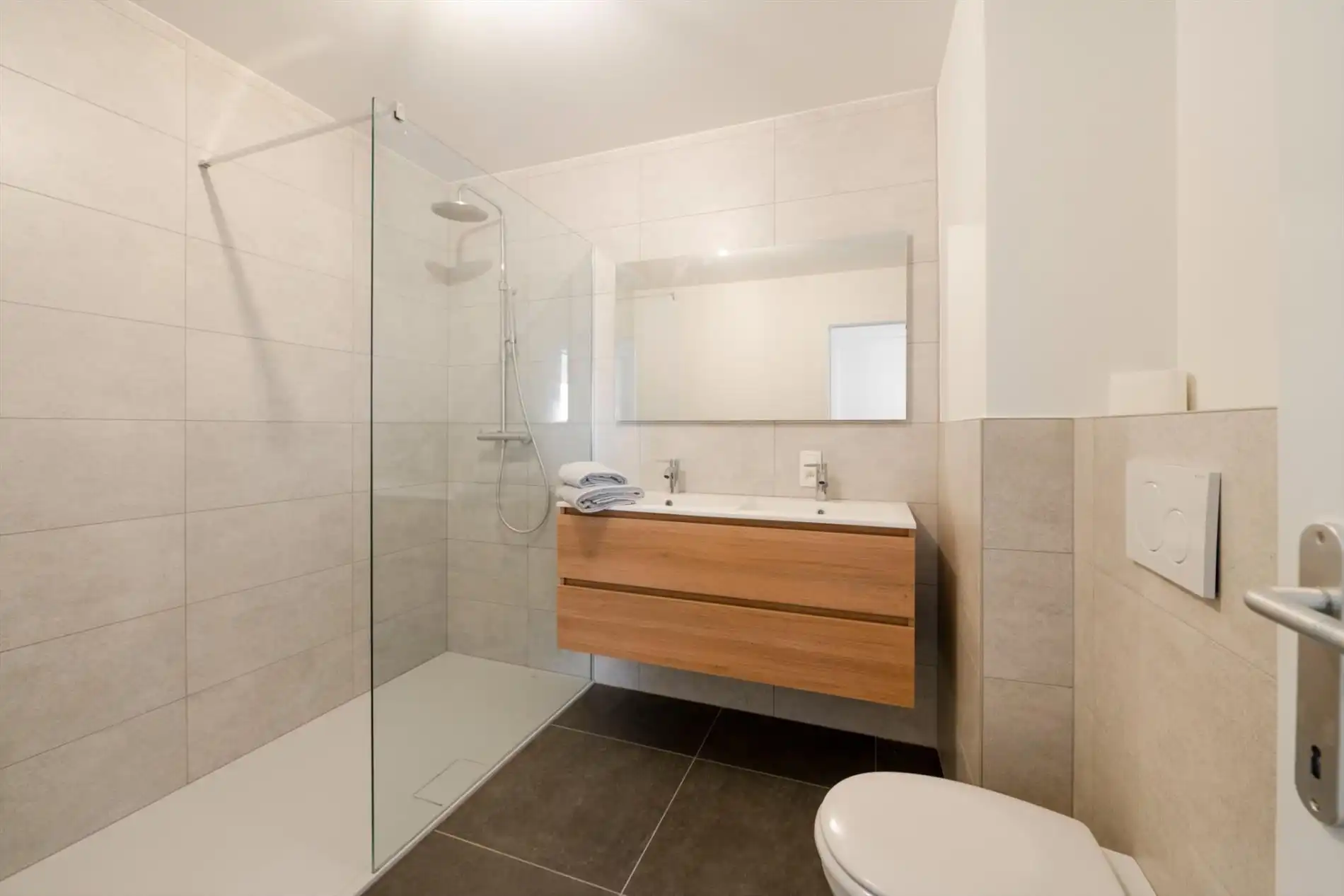 Appartement met 2 slaapkamers en autostandplaats te Roeselare  foto 9