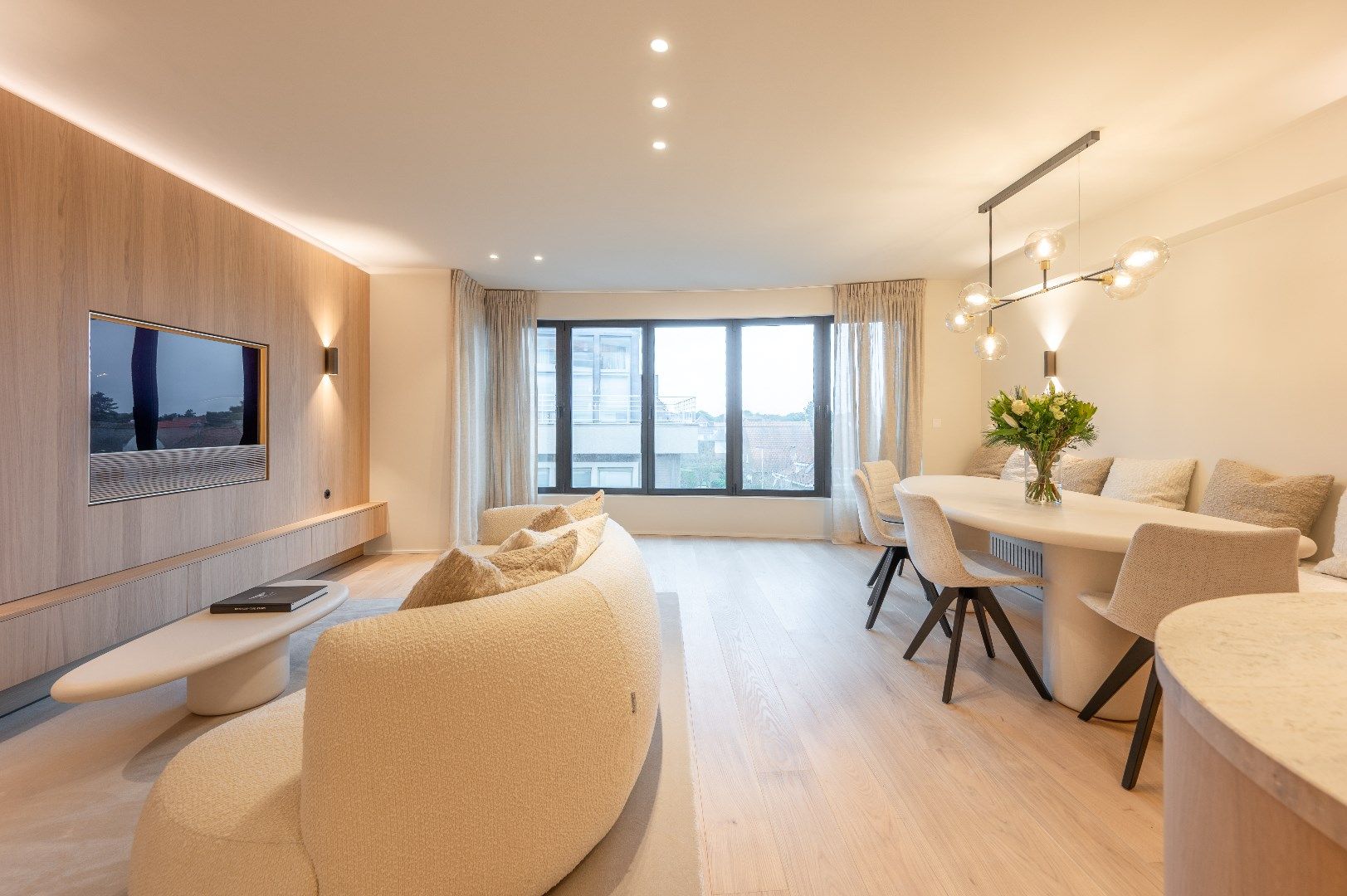 Luxueus afgewerkt appartement met open zicht over de villa's van het Zoute, gelegen in het centrum van Knokke.  foto 3