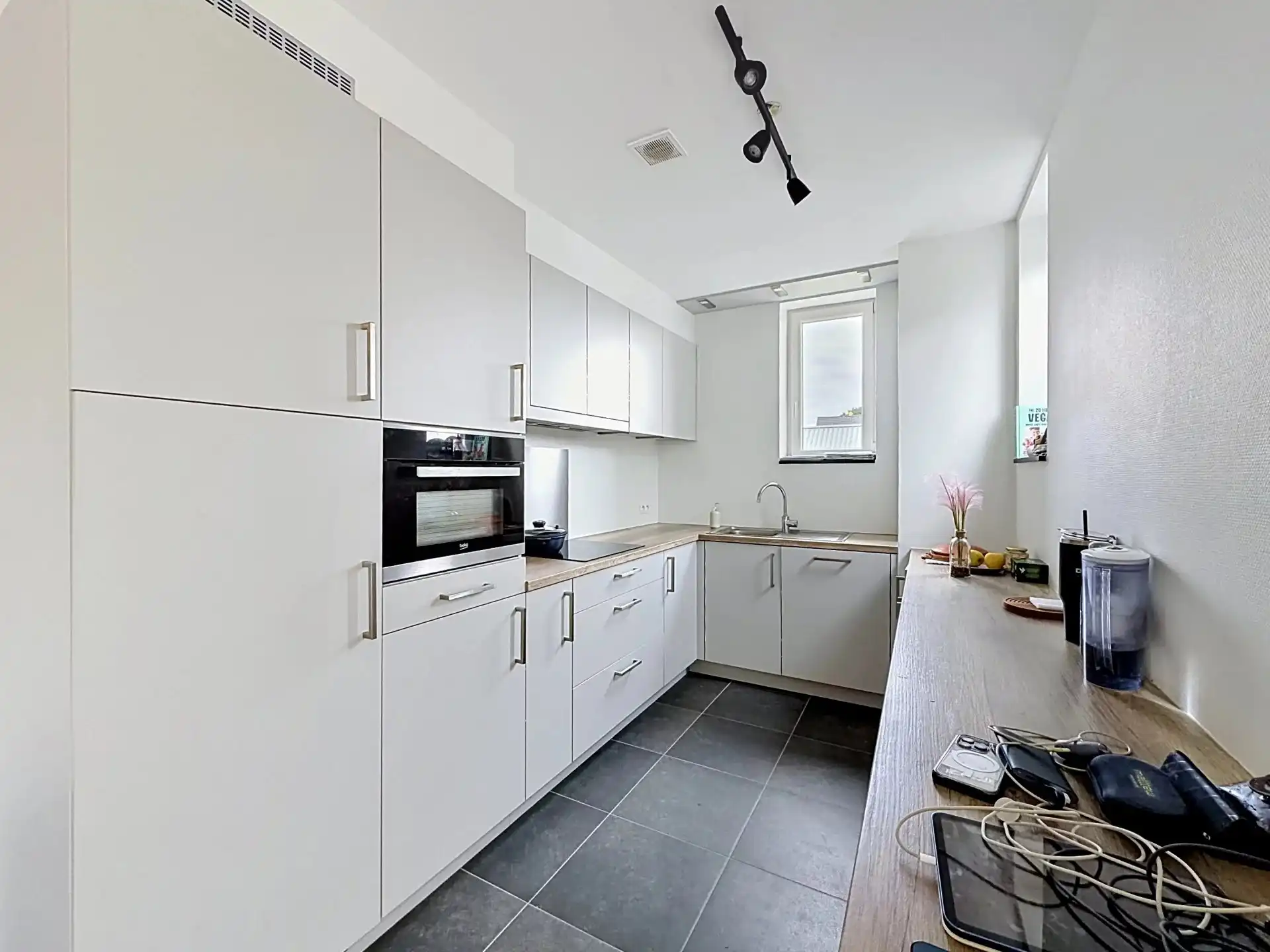 Modern appartement met 2 slaapkamers, terras en 2 ondergrondse staanplaatsen. foto 7
