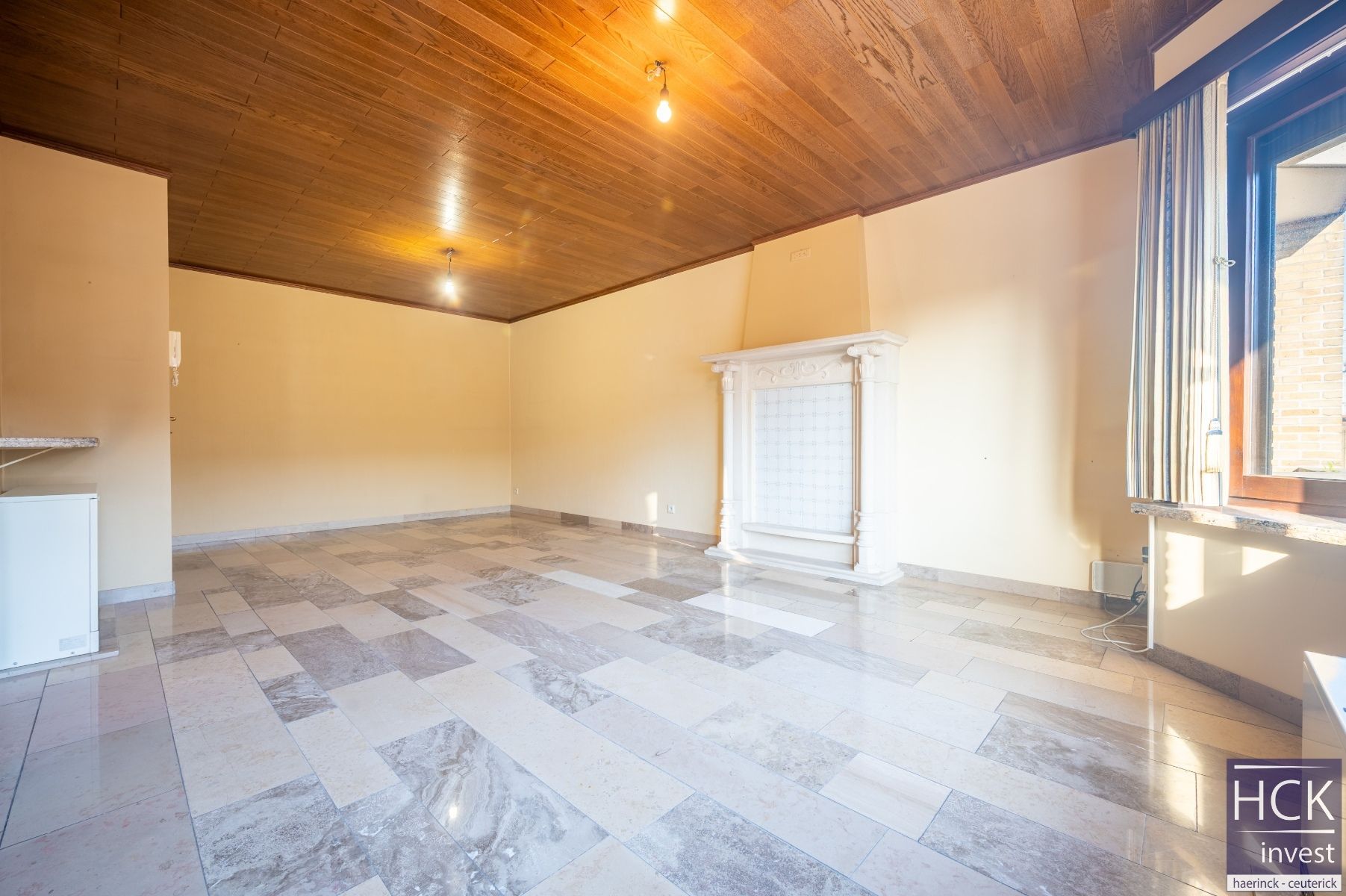 DEINZE - Luxueus afgewerkt APP. met 2 SLPK. én garagebox op toplocatie foto 7