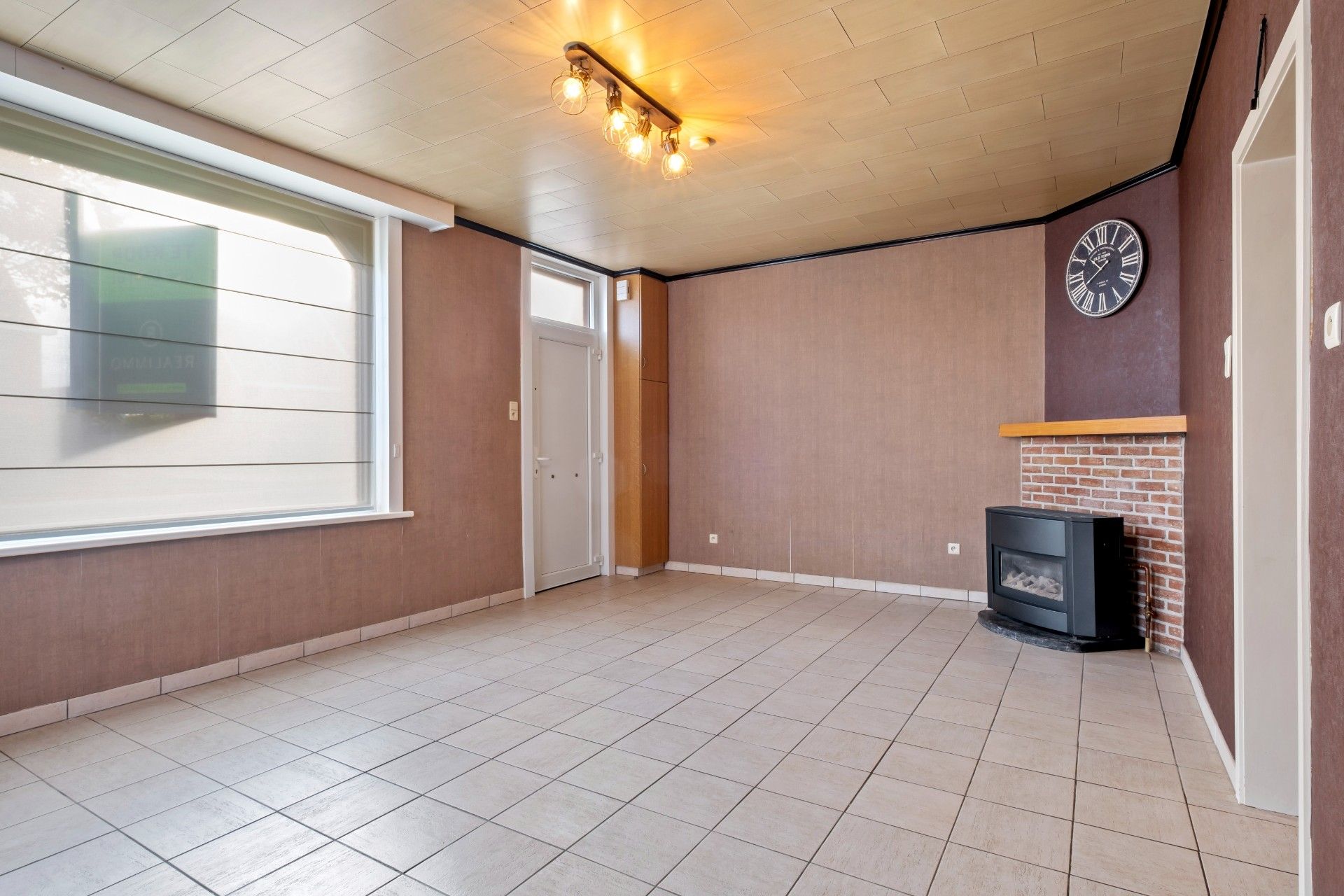 Leuke half open woning met 3 slaapkamers en garage foto 2