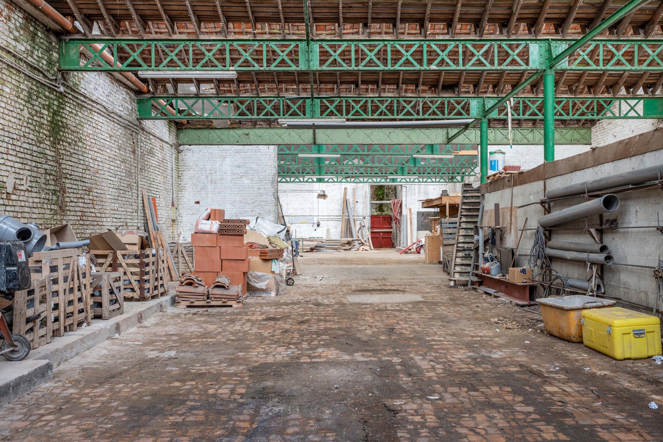 Ruime loods op een gunstige locatie met veel mogelijkheden! foto 6