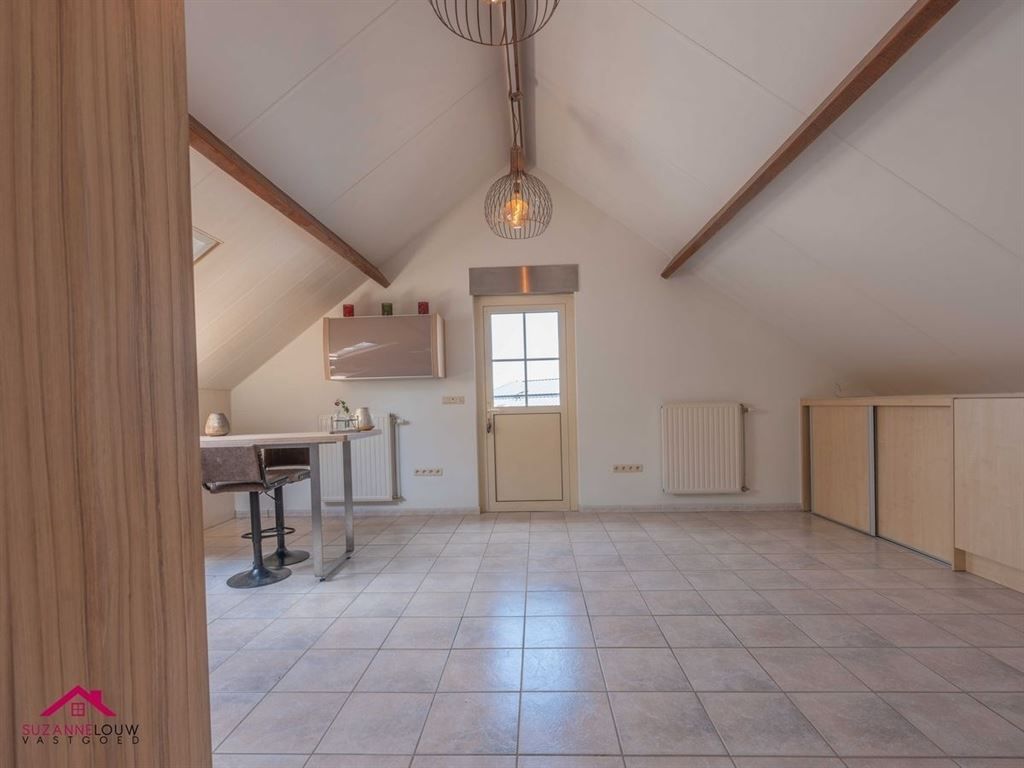 Stijlvol gerenoveerde verrassend ruime vrijstaande woning foto 37