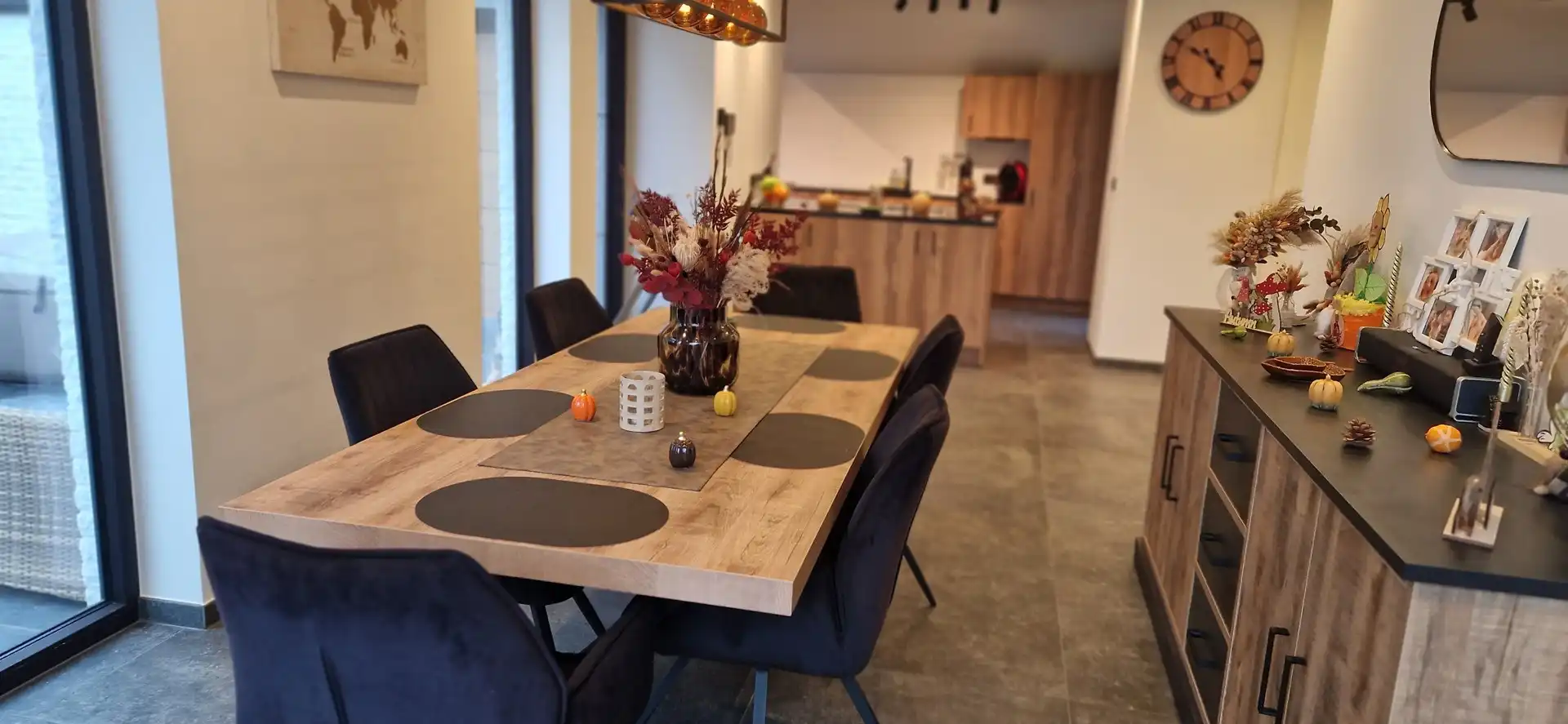 Prachtig  gerenoveerde en rustig gelegen EENGEZINSWONING (2024), bewoonbaar: 192m², met mooie leefruimten, 3 slaapkamers, garage 2 wagens en grote tuin op 14 are 54 ca. foto 6