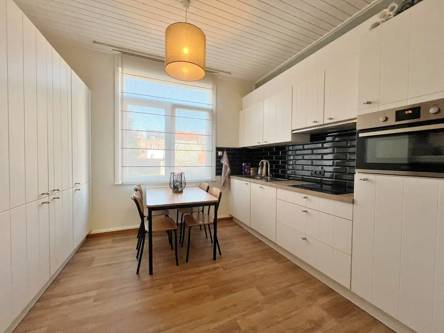 Duplex appartement met 3 slaapkamers en terras op wandelafstand van de markt.  foto 7