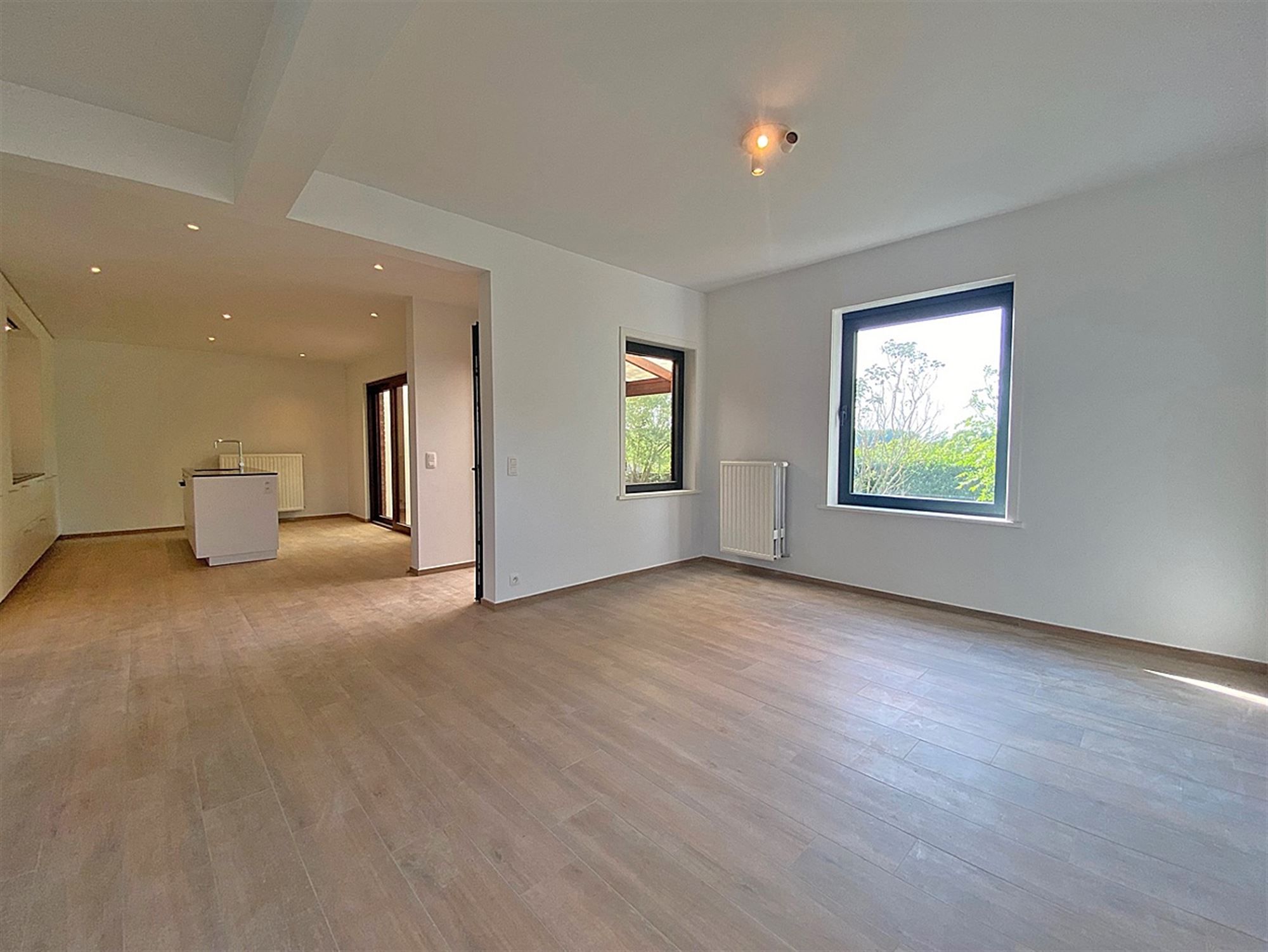 Ruime VERNIEUWDE HALFOPEN BEBOUWING met 4 SLAAPKAMERS ... foto 5