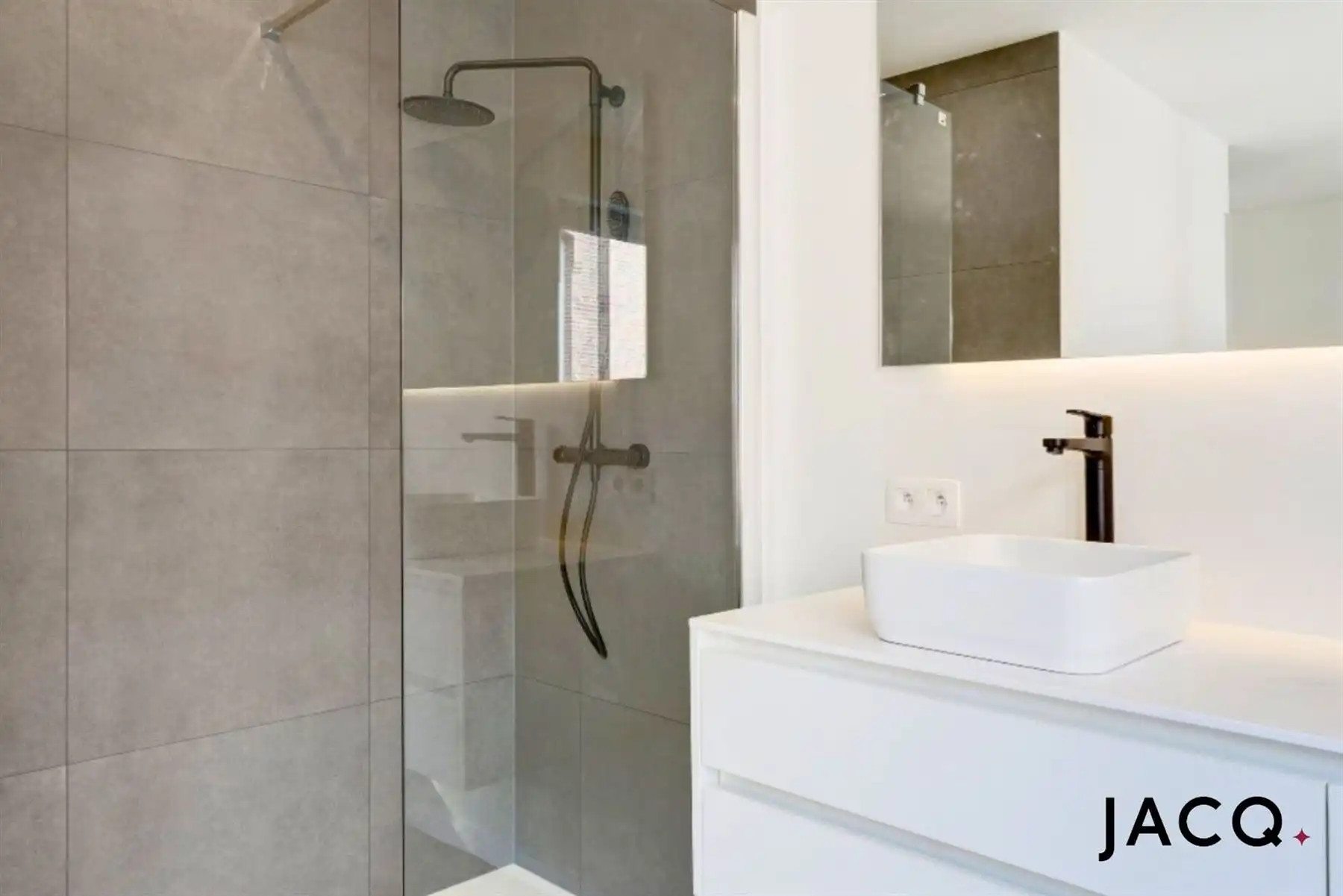 Volledig gerenoveerde woning nabij het centrum! foto 15