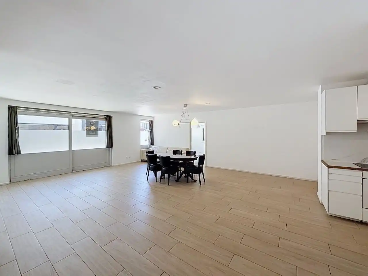 Buitengewoon ruim gelijkvloers appartement met 3 slaapkamers en hobbyruimte foto 8