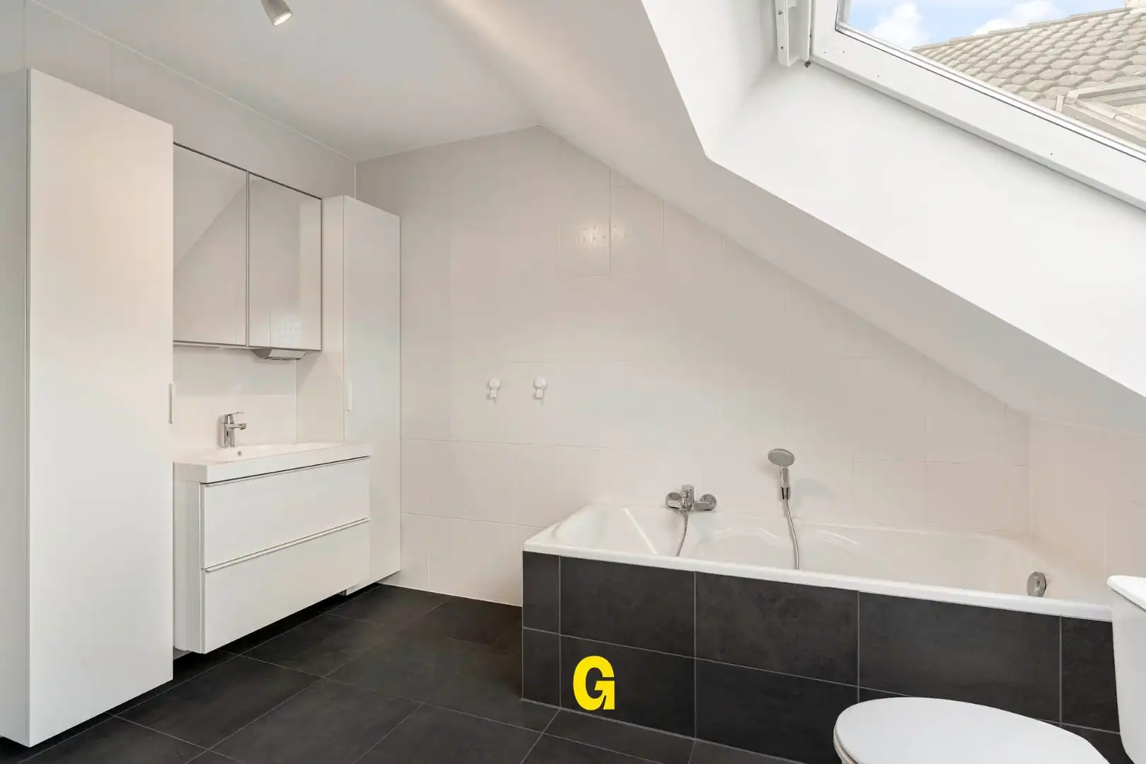 *** VERKOCHT *** Aangenaam duplexappartement met drie slaapkamers, autostandplaats en kelderberging foto 20