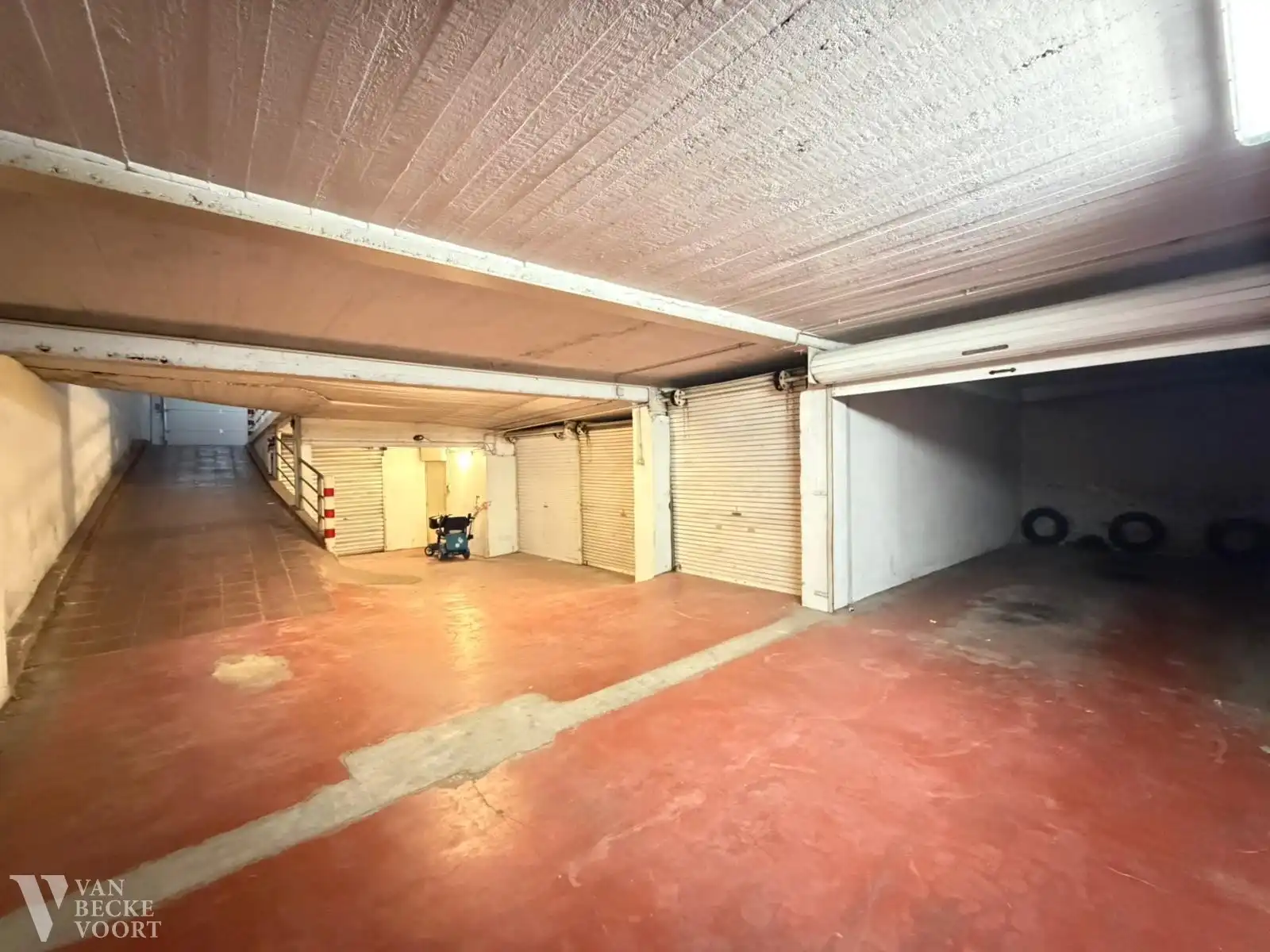 Garagebox 14m² op toplocatie Oostende foto 3