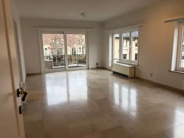 Ruim appartement met 2 slaapkamers en garage foto 4