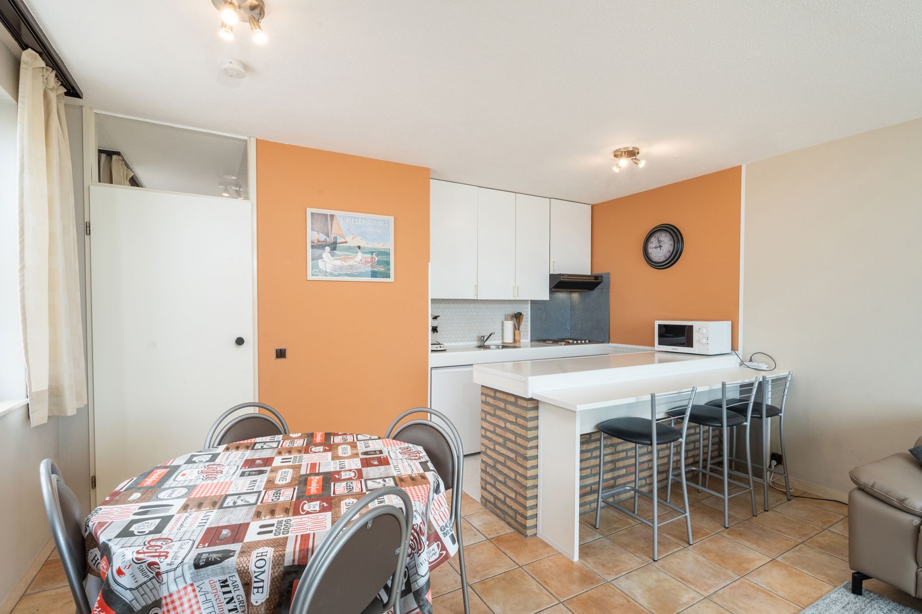 Instapklare familieflat met terras op de Zeedijk van Koksijde foto 5