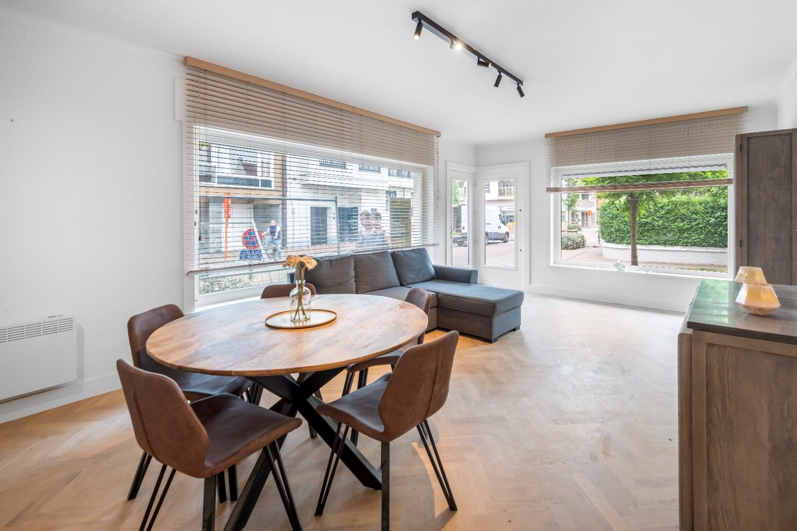 Studio met polyvalente ruimte gelegen op de Zoutelaan vlakbij het commerciële centrum van Knokke foto {{pictureIndex}}