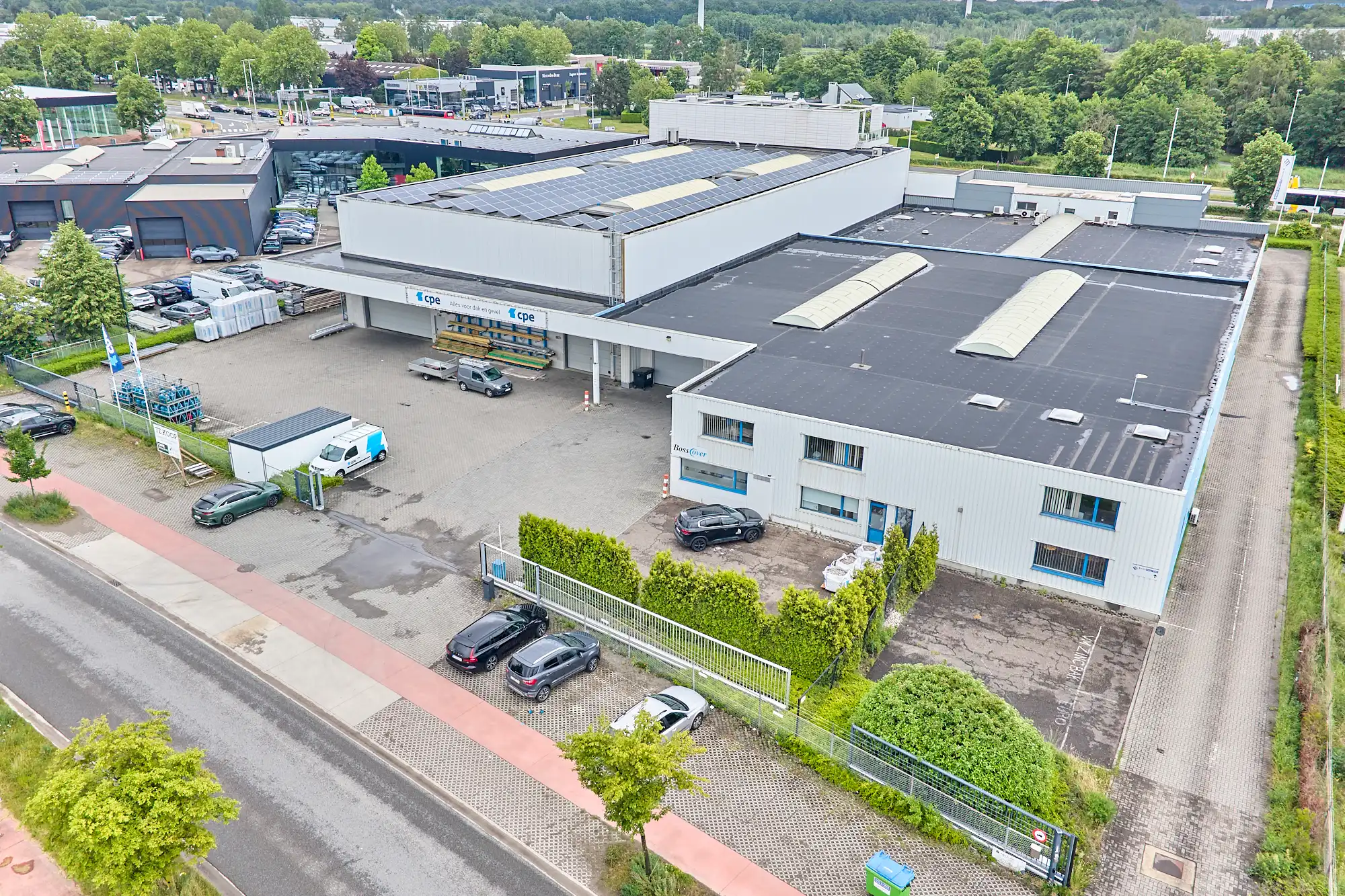 TE KOOP: MAGAZIJNEN MET KANTOREN IN GENK foto 2