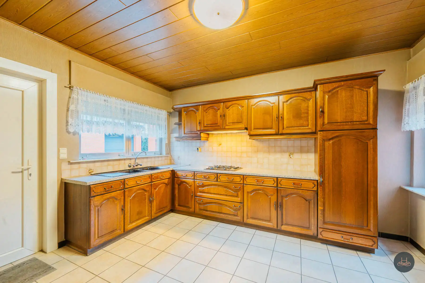 Uitstekend onderhouden woning met veel potentieel foto 8