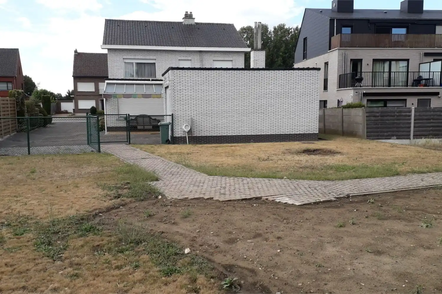 Woning OB met drie slaapkamers, garage en tuin. foto 4