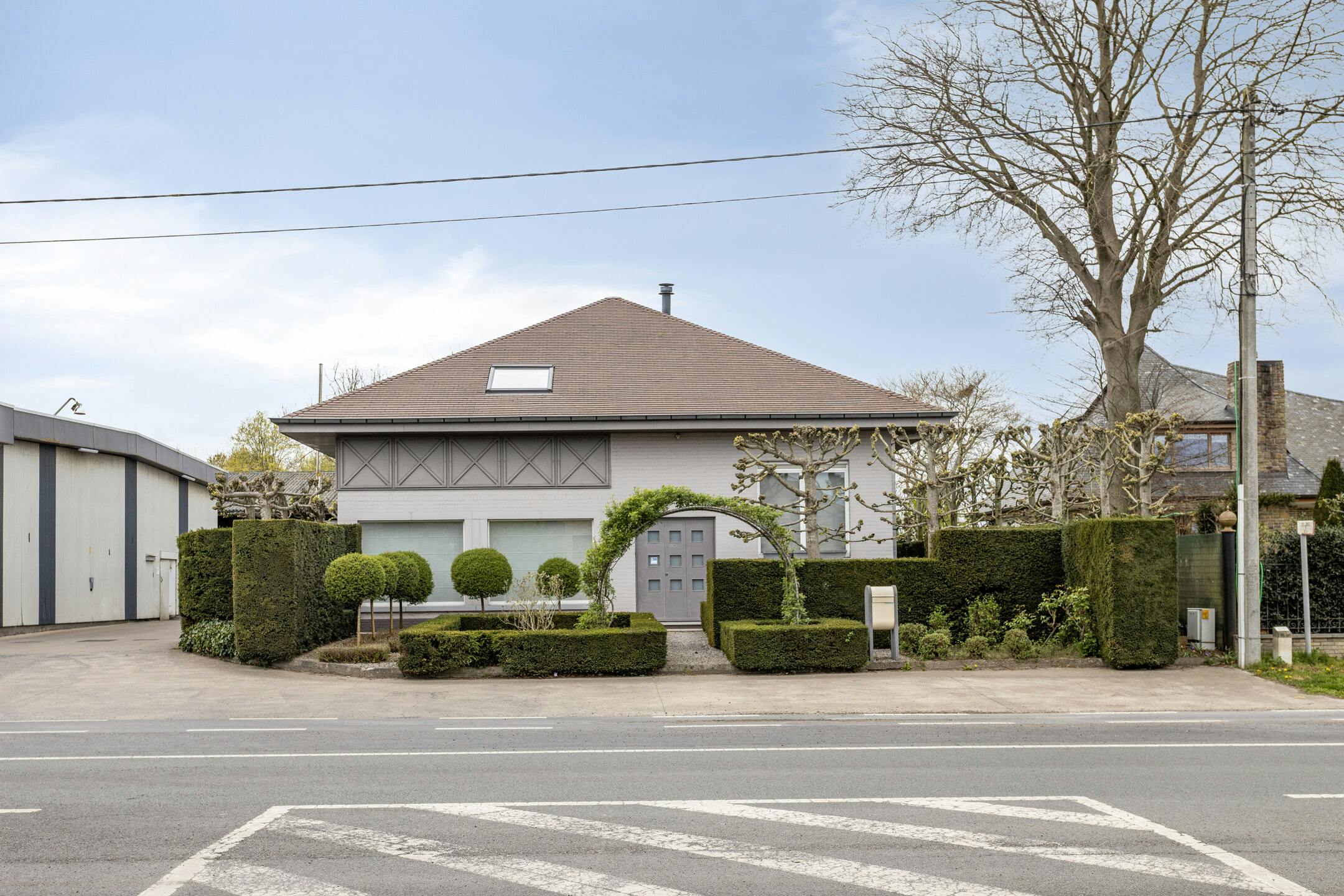 Uitzonderlijke eigendom: woonst met loods op toplocatie foto 3