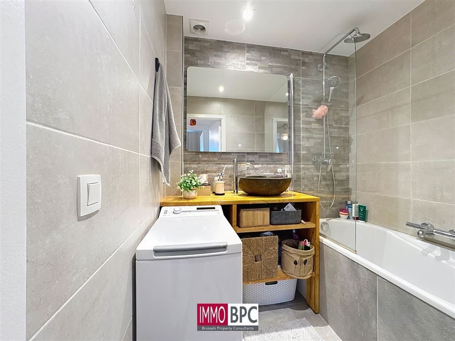 Charmant Twee-Slaapkamer Appartement in Jette foto 16