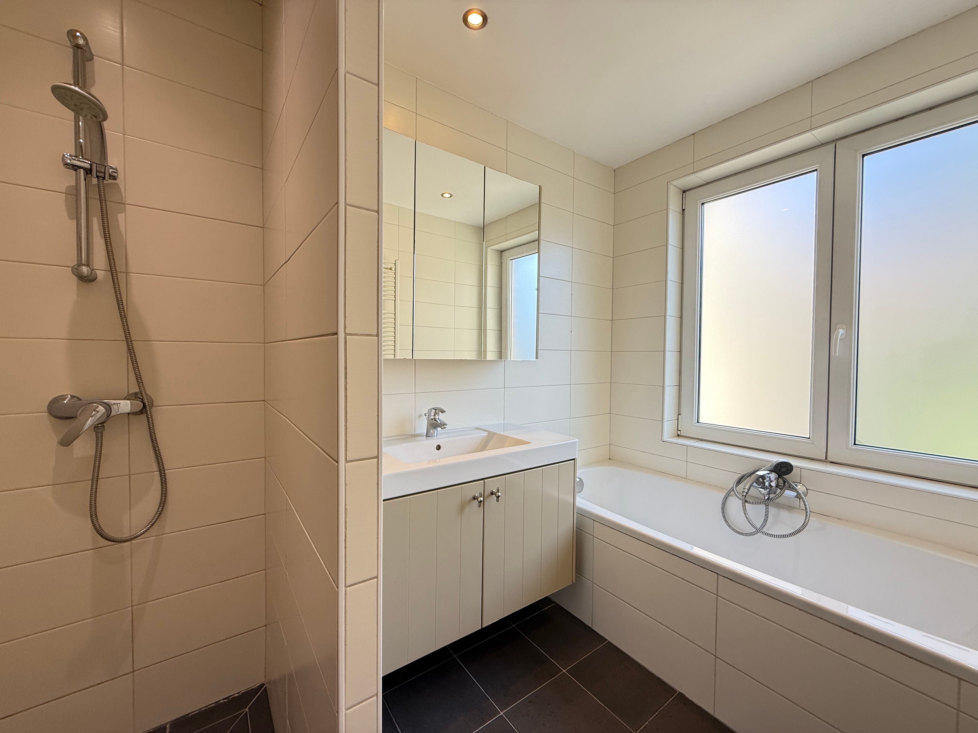 Moderne woning met koer foto 9