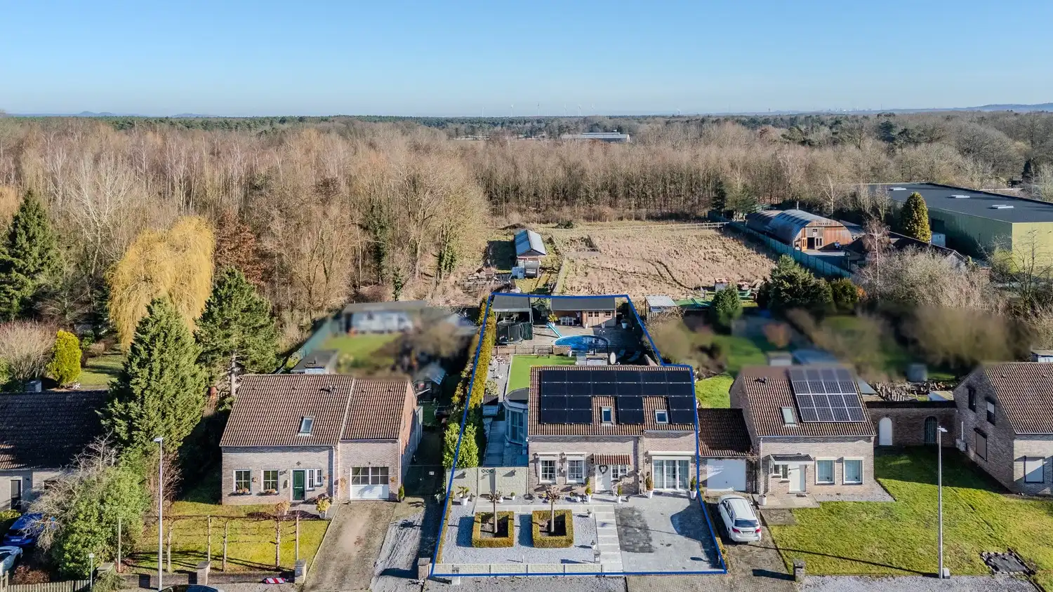 Stijlvolle, instapklare woning met vier slaapkamers, twee badkamers en verwarmd zwembad te koop in Lanaken foto 48